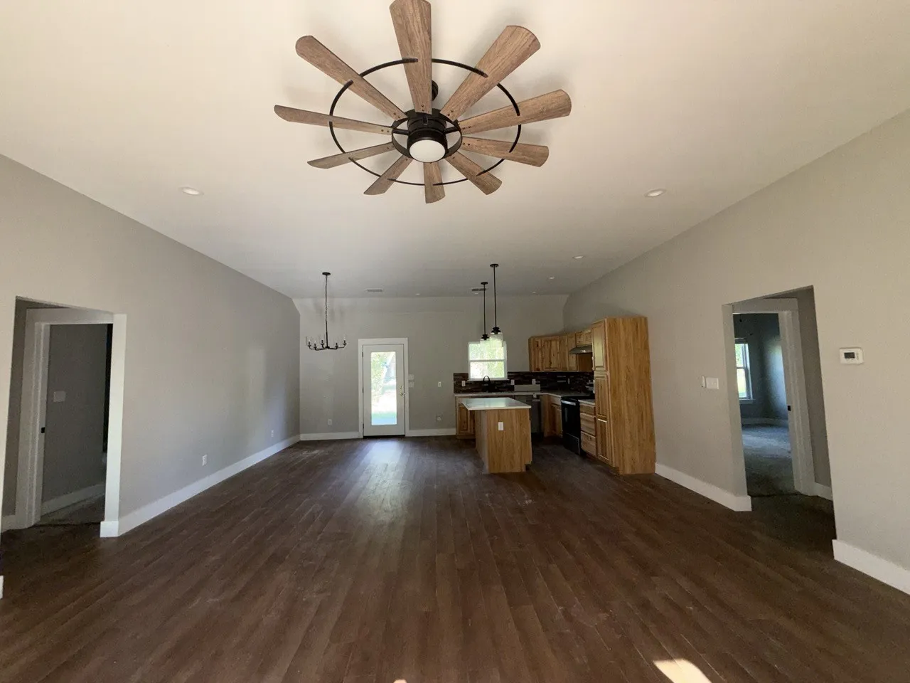 Single Family Residence For Sale in Van Zandt County , 180 N Oak Place, Van, Texas 75790, 3 Bedroom, 2 Bathroom, 2 Garage spaces, 1,447 Sqft, built in 2023, mls#21394252, Real Estate Agent in Van, Homes For Sale in Van Zandt county, Homes For Sale in Van, Realtor in Van Texas, Real Estate Brokerage Independent Realty Texas, Luminita Cordes Realtor