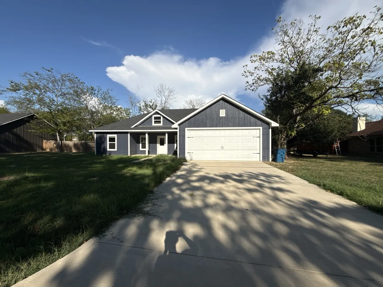 Single Family Residence For Sale in Van Zandt County , 180 N Oak Place, Van, Texas 75790, 3 Bedroom, 2 Bathroom, 2 Garage spaces, 1,447 Sqft, built in 2023, mls#21394252, Real Estate Agent in Van, Homes For Sale in Van Zandt county, Homes For Sale in Van, Realtor in Van Texas, Real Estate Brokerage Independent Realty Texas, Luminita Cordes Realtor