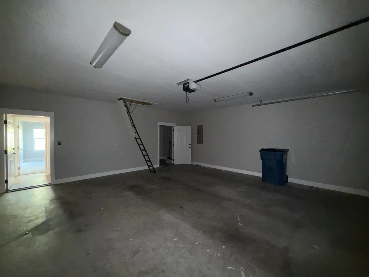 Single Family Residence For Sale in Van Zandt County , 180 N Oak Place, Van, Texas 75790, 3 Bedroom, 2 Bathroom, 2 Garage spaces, 1,447 Sqft, built in 2023, mls#21394252, Real Estate Agent in Van, Homes For Sale in Van Zandt county, Homes For Sale in Van, Realtor in Van Texas, Real Estate Brokerage Independent Realty Texas, Luminita Cordes Realtor