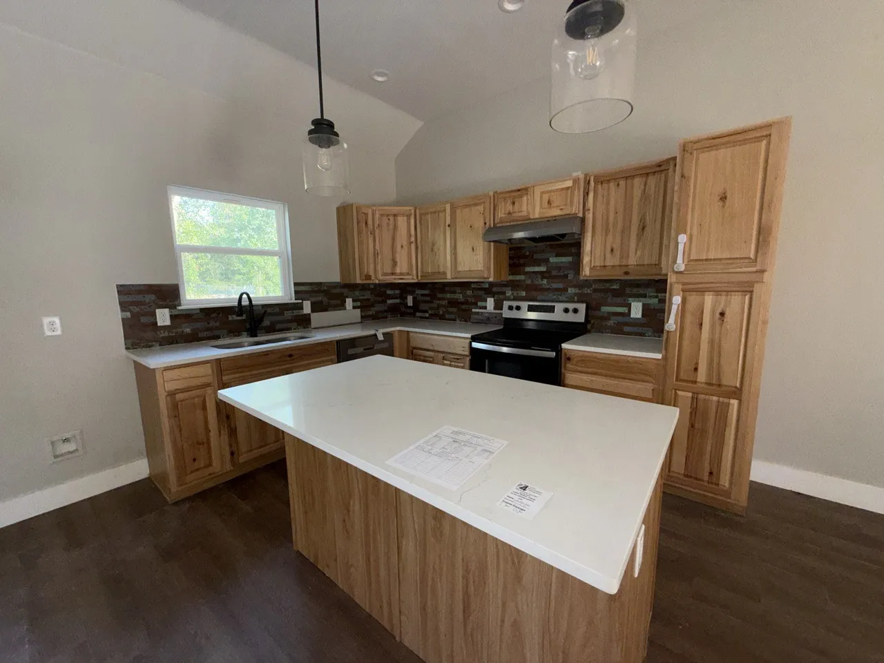 Single Family Residence For Sale in Van Zandt County , 180 N Oak Place, Van, Texas 75790, 3 Bedroom, 2 Bathroom, 2 Garage spaces, 1,447 Sqft, built in 2023, mls#21394252, Real Estate Agent in Van, Homes For Sale in Van Zandt county, Homes For Sale in Van, Realtor in Van Texas, Real Estate Brokerage Independent Realty Texas, Luminita Cordes Realtor