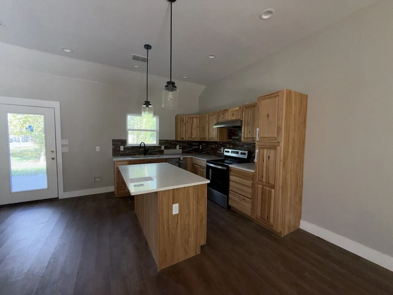Single Family Residence For Sale in Van Zandt County , 180 N Oak Place, Van, Texas 75790, 3 Bedroom, 2 Bathroom, 2 Garage spaces, 1,447 Sqft, built in 2023, mls#21394252, Real Estate Agent in Van, Homes For Sale in Van Zandt county, Homes For Sale in Van, Realtor in Van Texas, Real Estate Brokerage Independent Realty Texas, Luminita Cordes Realtor