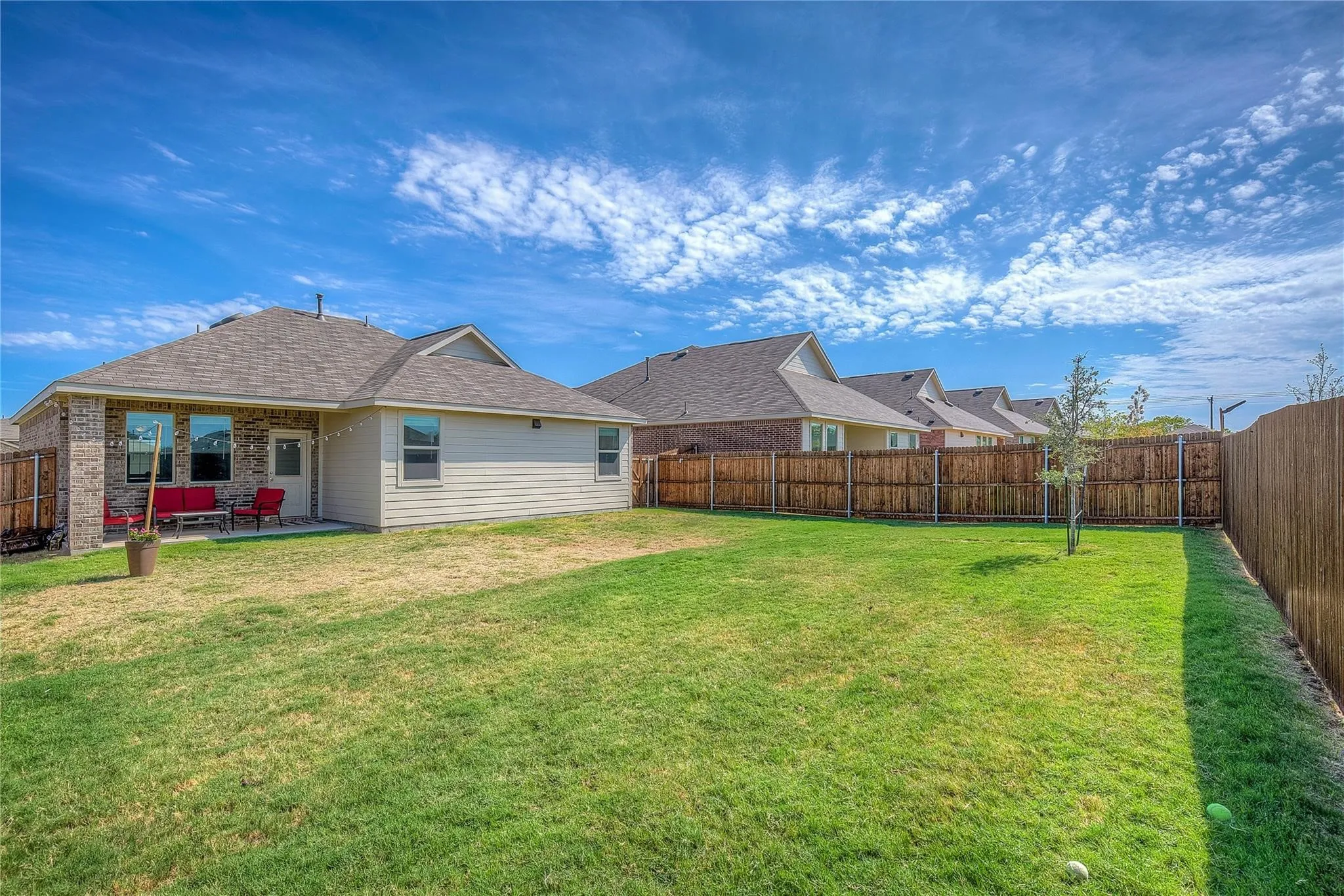 Single Family Residence For Rent in Hunt County , 2124 Whispering Sage Boulevard, Royse City, Texas 75189, 3 Bedroom, 2 Bathroom, 2 Garage spaces, 1,426 Sqft, built in 2020, mls#21397857, Real Estate Agent in Royse City, Homes For Rent in Hunt county, Homes For Rent in Royse City, Realtor in Royse City Texas, Real Estate Brokerage Independent Realty Texas, Luminita Cordes Realtor