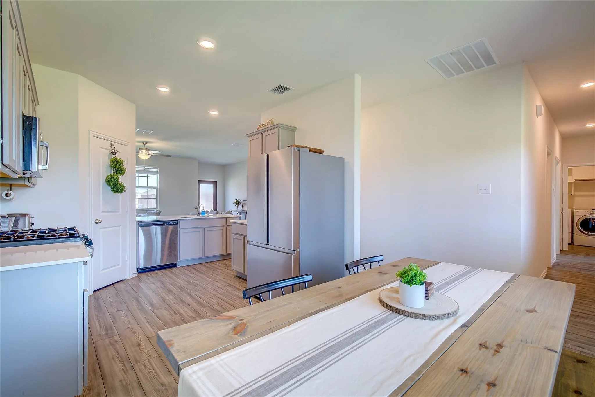 Single Family Residence For Rent in Hunt County , 2124 Whispering Sage Boulevard, Royse City, Texas 75189, 3 Bedroom, 2 Bathroom, 2 Garage spaces, 1,426 Sqft, built in 2020, mls#21397857, Real Estate Agent in Royse City, Homes For Rent in Hunt county, Homes For Rent in Royse City, Realtor in Royse City Texas, Real Estate Brokerage Independent Realty Texas, Luminita Cordes Realtor