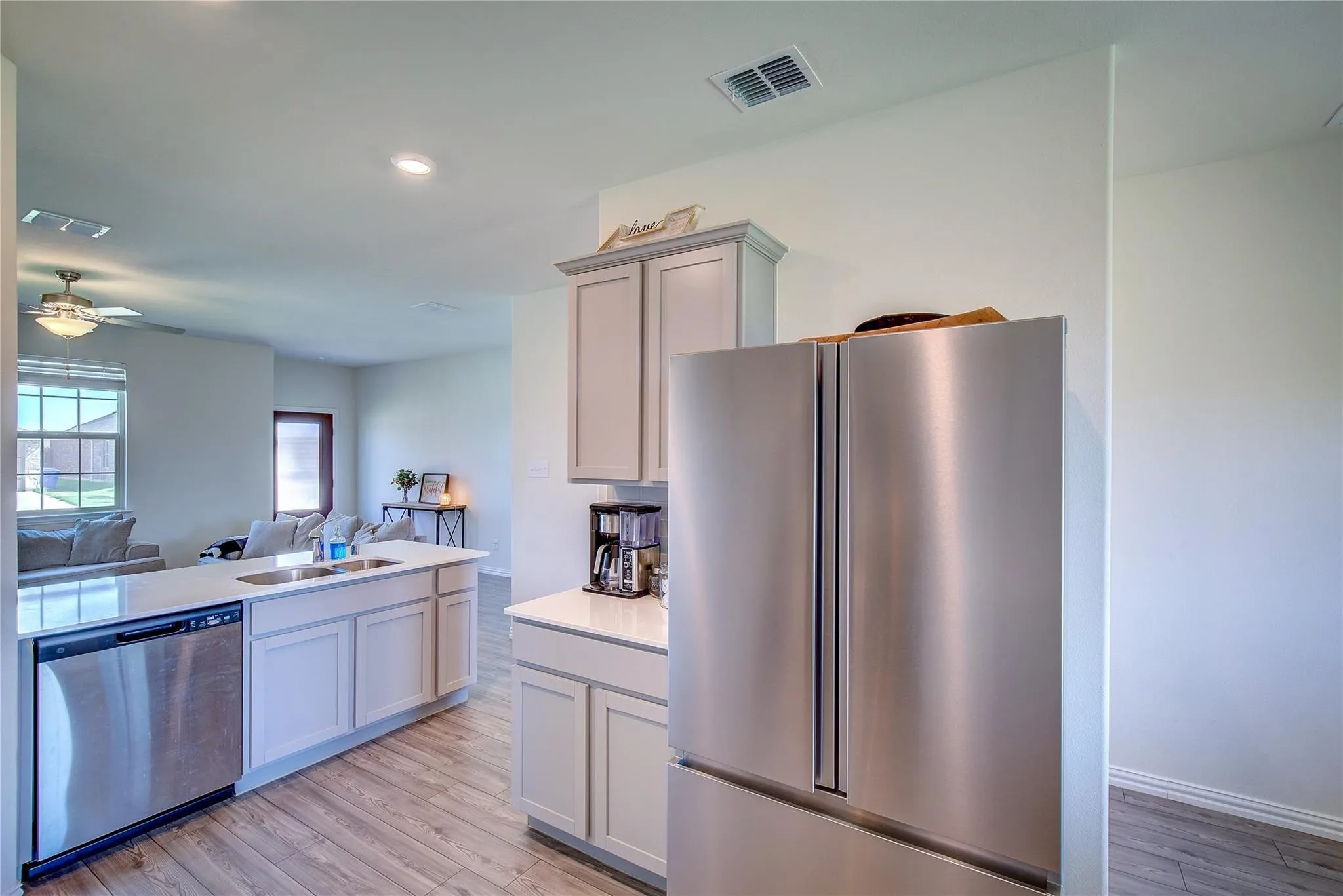 Single Family Residence For Rent in Hunt County , 2124 Whispering Sage Boulevard, Royse City, Texas 75189, 3 Bedroom, 2 Bathroom, 2 Garage spaces, 1,426 Sqft, built in 2020, mls#21397857, Real Estate Agent in Royse City, Homes For Rent in Hunt county, Homes For Rent in Royse City, Realtor in Royse City Texas, Real Estate Brokerage Independent Realty Texas, Luminita Cordes Realtor