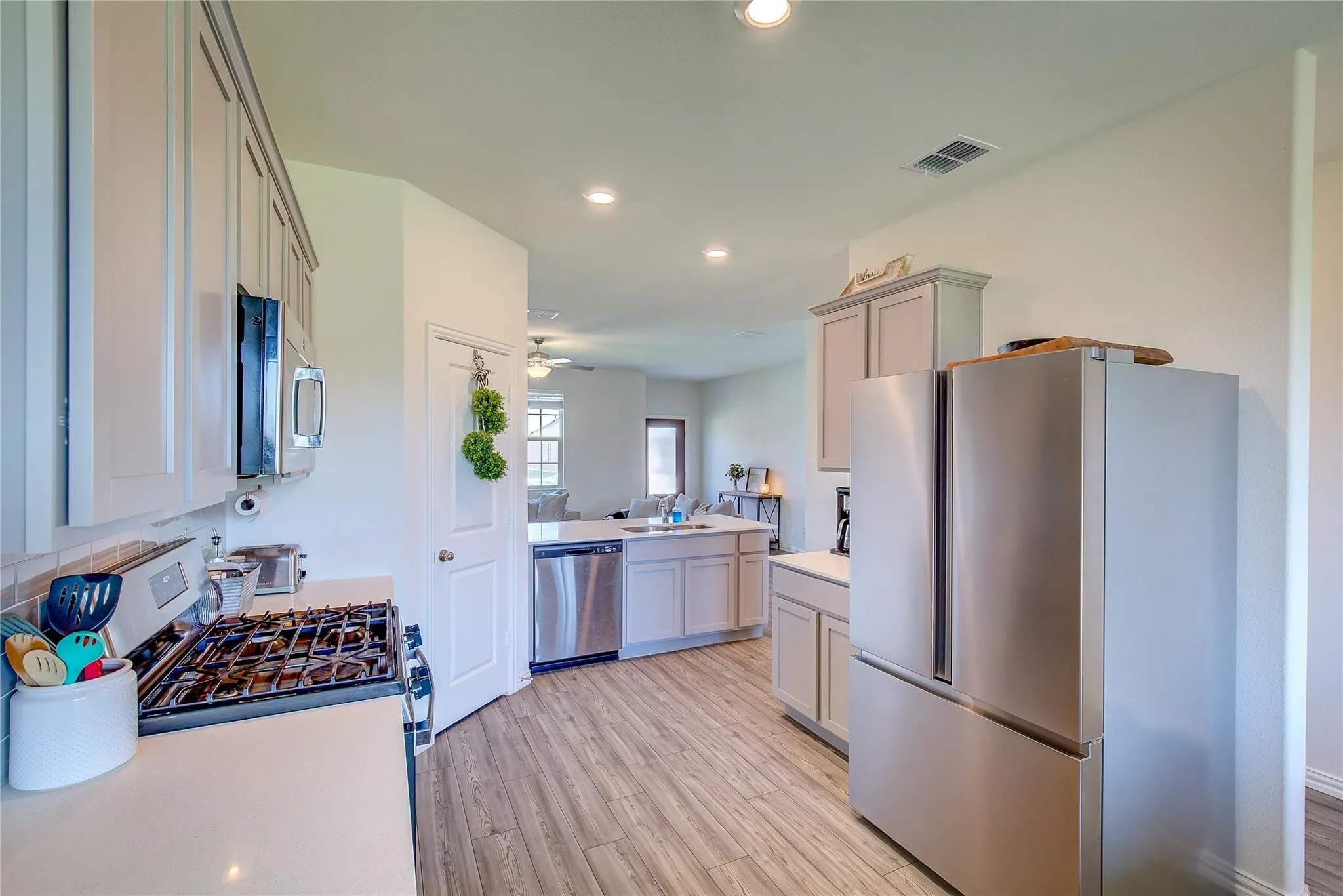 Single Family Residence For Rent in Hunt County , 2124 Whispering Sage Boulevard, Royse City, Texas 75189, 3 Bedroom, 2 Bathroom, 2 Garage spaces, 1,426 Sqft, built in 2020, mls#21397857, Real Estate Agent in Royse City, Homes For Rent in Hunt county, Homes For Rent in Royse City, Realtor in Royse City Texas, Real Estate Brokerage Independent Realty Texas, Luminita Cordes Realtor