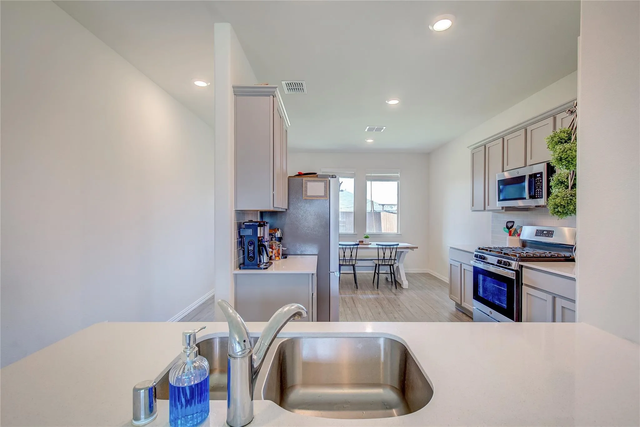 Single Family Residence For Rent in Hunt County , 2124 Whispering Sage Boulevard, Royse City, Texas 75189, 3 Bedroom, 2 Bathroom, 2 Garage spaces, 1,426 Sqft, built in 2020, mls#21397857, Real Estate Agent in Royse City, Homes For Rent in Hunt county, Homes For Rent in Royse City, Realtor in Royse City Texas, Real Estate Brokerage Independent Realty Texas, Luminita Cordes Realtor