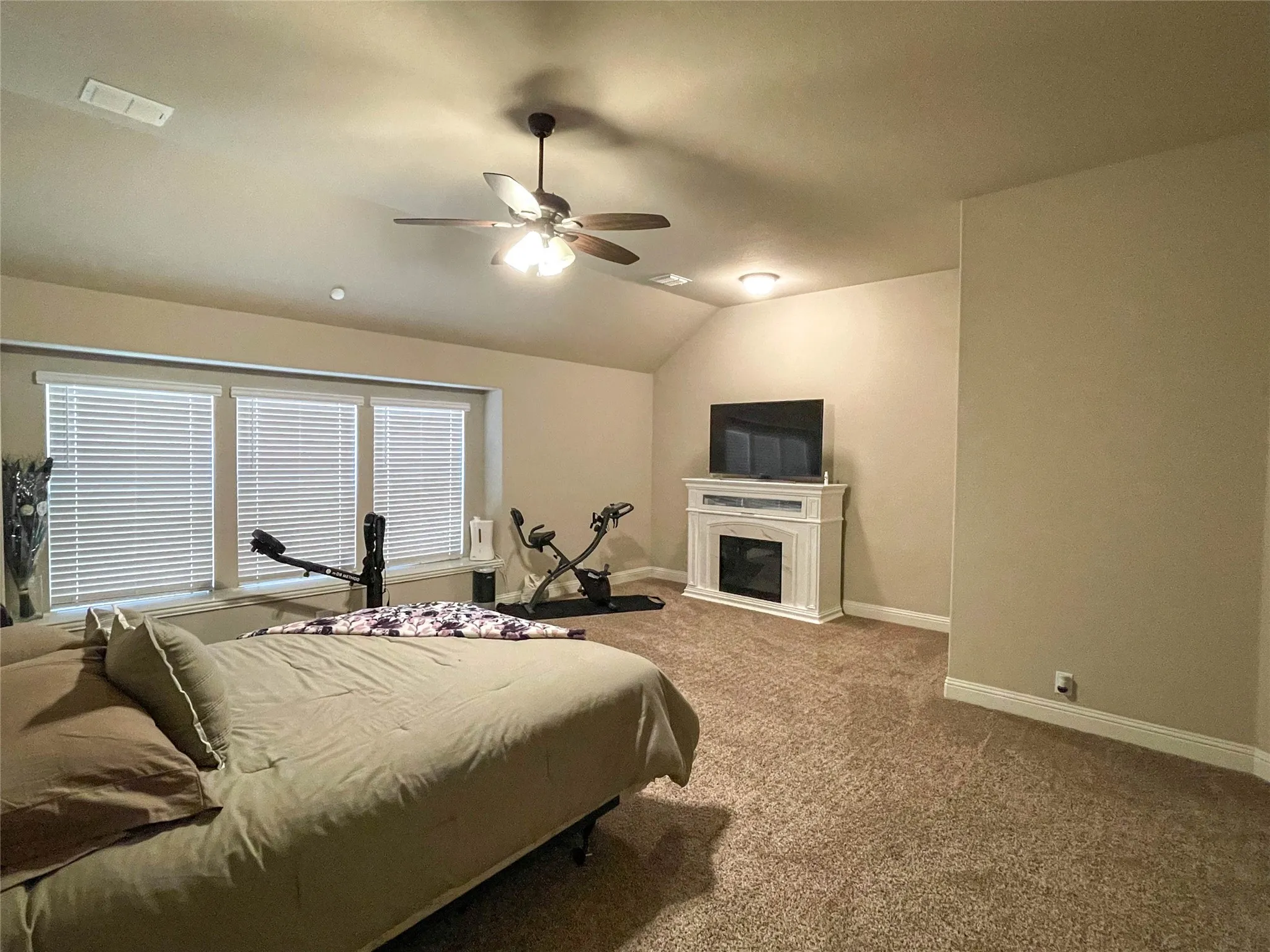 Single Family Residence For Sale in Tarrant County , 4100 Snowberry Lane, Fort Worth, Texas 76036, 4 Bedroom, 3 Bathroom, 2 Garage spaces, 2,745 Sqft, built in 2019, mls#21397020, Real Estate Agent in Fort Worth, Homes For Sale in Tarrant county, Homes For Sale in Fort Worth, Realtor in Fort Worth Texas, Real Estate Brokerage Independent Realty Texas, Luminita Cordes Realtor