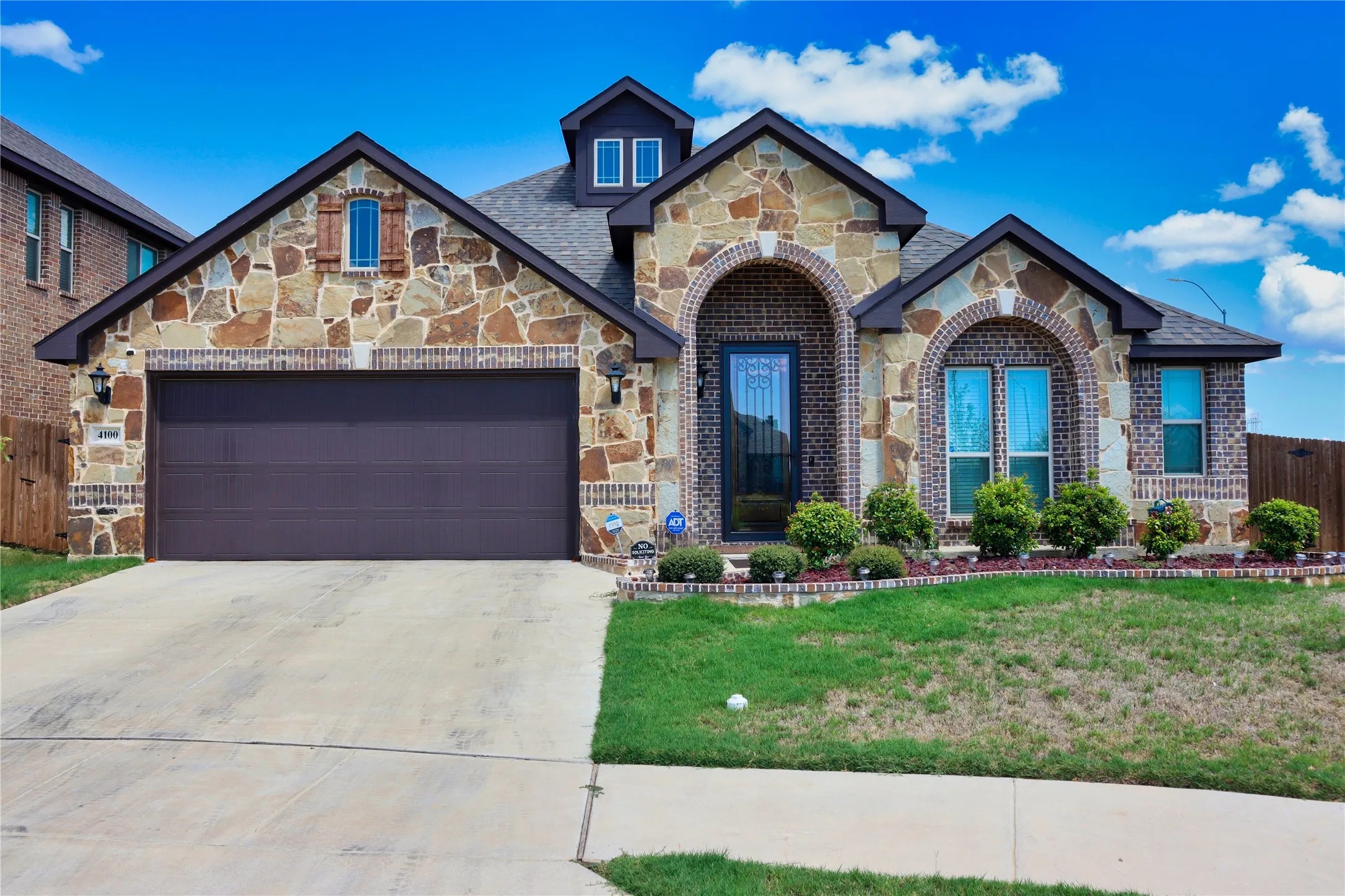 Single Family Residence For Sale in Tarrant County , 4100 Snowberry Lane, Fort Worth, Texas 76036, 4 Bedroom, 3 Bathroom, 2 Garage spaces, 2,745 Sqft, built in 2019, mls#21397020, Real Estate Agent in Fort Worth, Homes For Sale in Tarrant county, Homes For Sale in Fort Worth, Realtor in Fort Worth Texas, Real Estate Brokerage Independent Realty Texas, Luminita Cordes Realtor