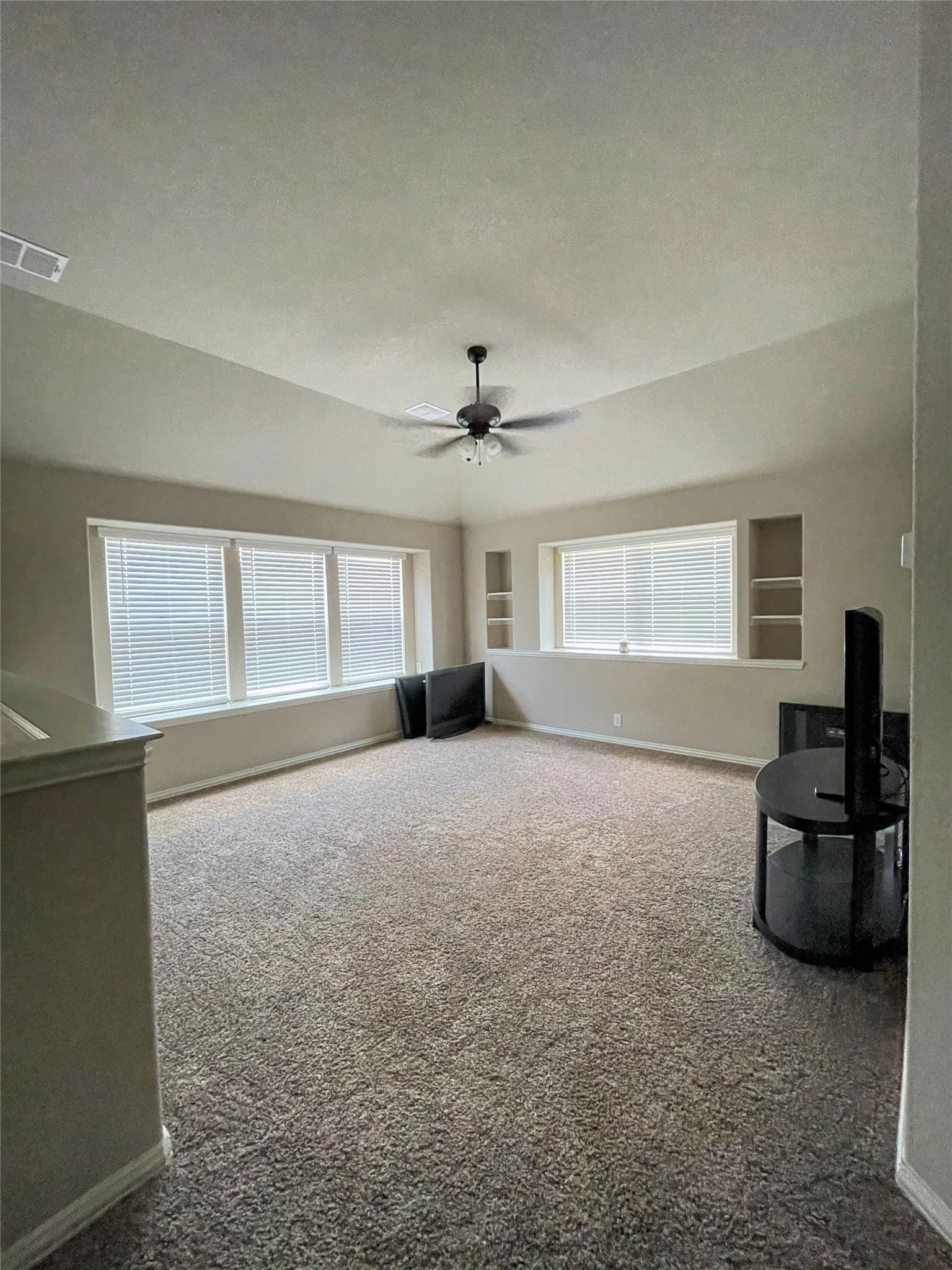 Single Family Residence For Sale in Tarrant County , 4100 Snowberry Lane, Fort Worth, Texas 76036, 4 Bedroom, 3 Bathroom, 2 Garage spaces, 2,745 Sqft, built in 2019, mls#21397020, Real Estate Agent in Fort Worth, Homes For Sale in Tarrant county, Homes For Sale in Fort Worth, Realtor in Fort Worth Texas, Real Estate Brokerage Independent Realty Texas, Luminita Cordes Realtor