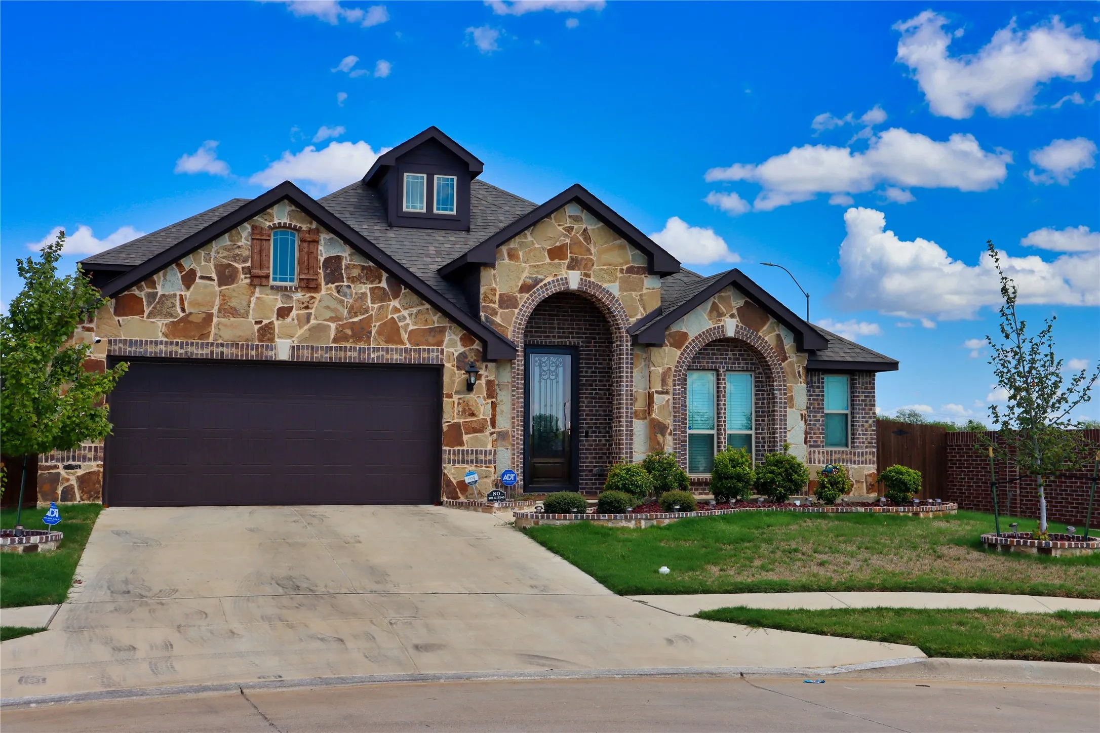 Single Family Residence For Sale in Tarrant County , 4100 Snowberry Lane, Fort Worth, Texas 76036, 4 Bedroom, 3 Bathroom, 2 Garage spaces, 2,745 Sqft, built in 2019, mls#21397020, Real Estate Agent in Fort Worth, Homes For Sale in Tarrant county, Homes For Sale in Fort Worth, Realtor in Fort Worth Texas, Real Estate Brokerage Independent Realty Texas, Luminita Cordes Realtor