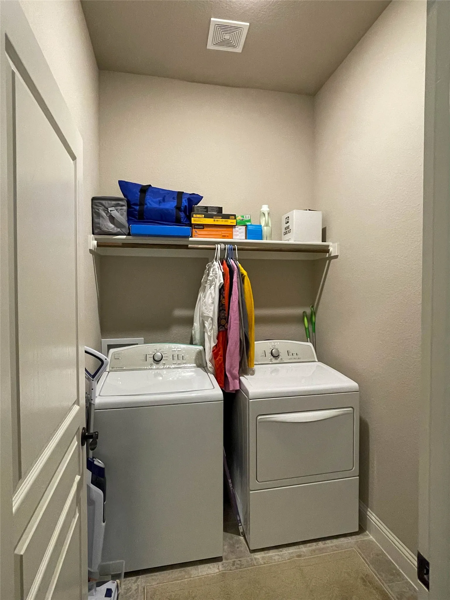 Single Family Residence For Sale in Tarrant County , 4100 Snowberry Lane, Fort Worth, Texas 76036, 4 Bedroom, 3 Bathroom, 2 Garage spaces, 2,745 Sqft, built in 2019, mls#21397020, Real Estate Agent in Fort Worth, Homes For Sale in Tarrant county, Homes For Sale in Fort Worth, Realtor in Fort Worth Texas, Real Estate Brokerage Independent Realty Texas, Luminita Cordes Realtor