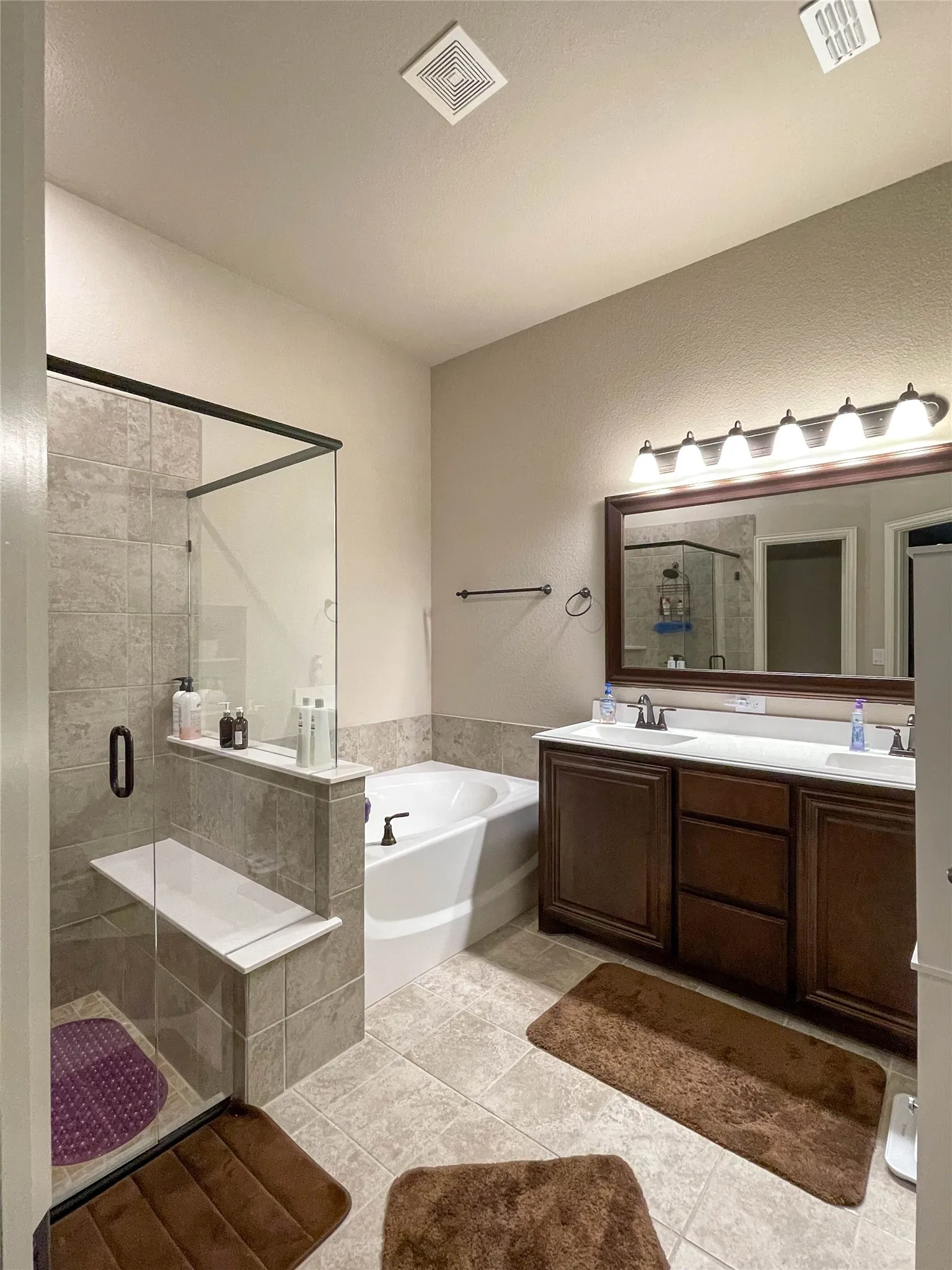 Single Family Residence For Sale in Tarrant County , 4100 Snowberry Lane, Fort Worth, Texas 76036, 4 Bedroom, 3 Bathroom, 2 Garage spaces, 2,745 Sqft, built in 2019, mls#21397020, Real Estate Agent in Fort Worth, Homes For Sale in Tarrant county, Homes For Sale in Fort Worth, Realtor in Fort Worth Texas, Real Estate Brokerage Independent Realty Texas, Luminita Cordes Realtor