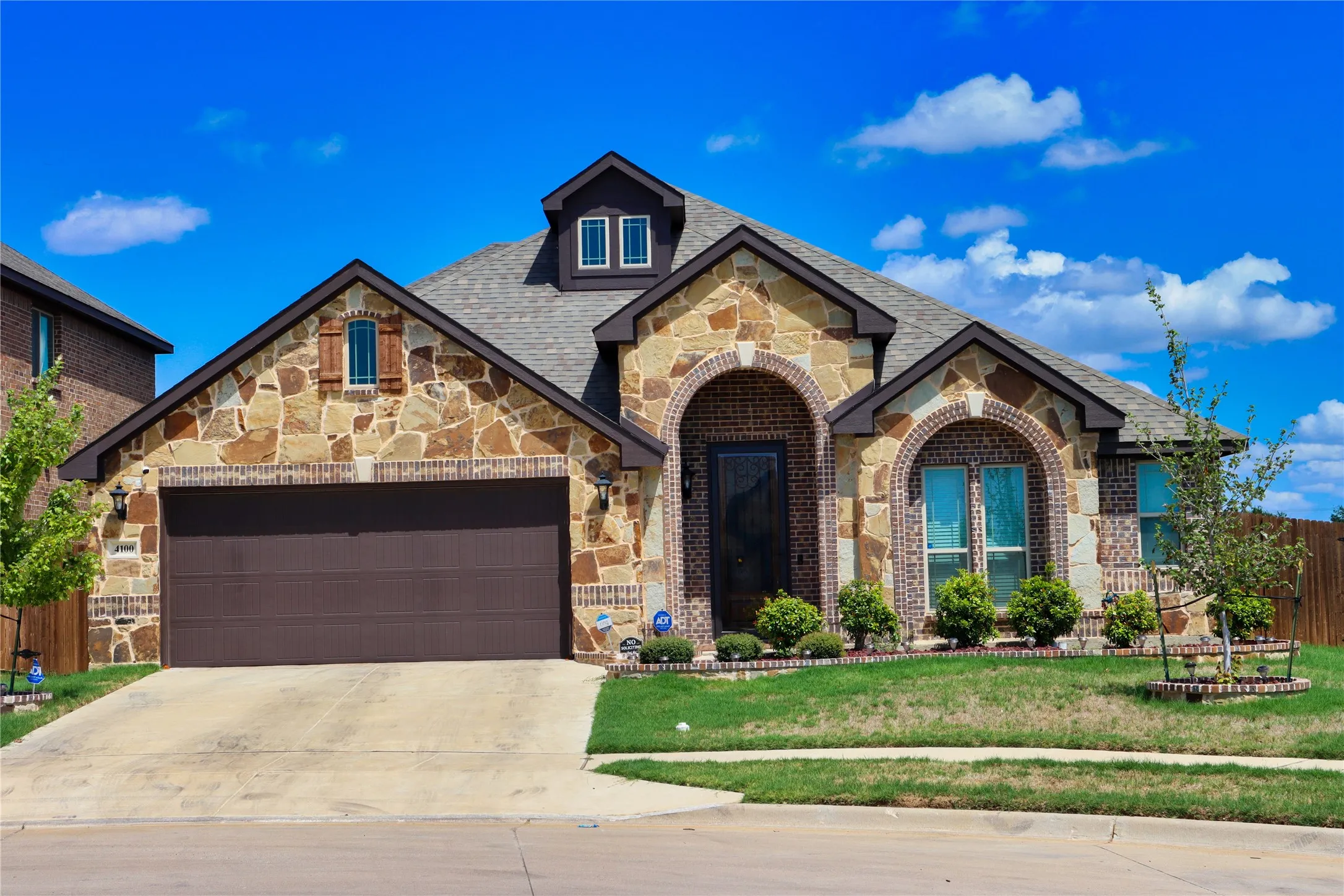 Single Family Residence For Sale in Tarrant County , 4100 Snowberry Lane, Fort Worth, Texas 76036, 4 Bedroom, 3 Bathroom, 2 Garage spaces, 2,745 Sqft, built in 2019, mls#21397020, Real Estate Agent in Fort Worth, Homes For Sale in Tarrant county, Homes For Sale in Fort Worth, Realtor in Fort Worth Texas, Real Estate Brokerage Independent Realty Texas, Luminita Cordes Realtor