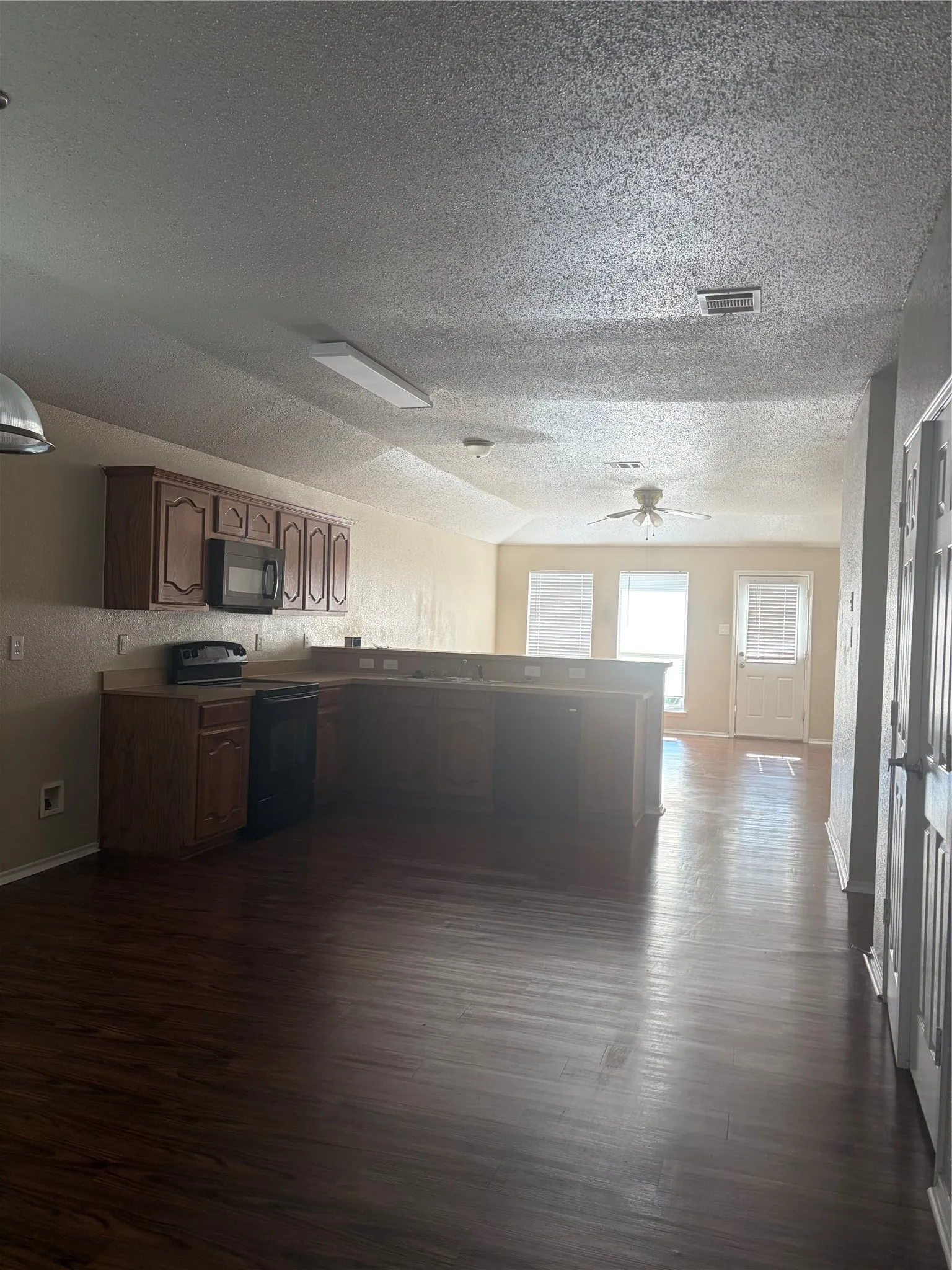 Single Family Residence For Rent in Hunt County , 6506 Ashland Drive, Greenville, Texas 75402, 4 Bedroom, 2 Bathroom, 2 Garage spaces, 1,866 Sqft, built in 2006, mls#21398432, Real Estate Agent in Greenville, Homes For Rent in Hunt county, Homes For Rent in Greenville, Realtor in Greenville Texas, Real Estate Brokerage Independent Realty Texas, Luminita Cordes Realtor