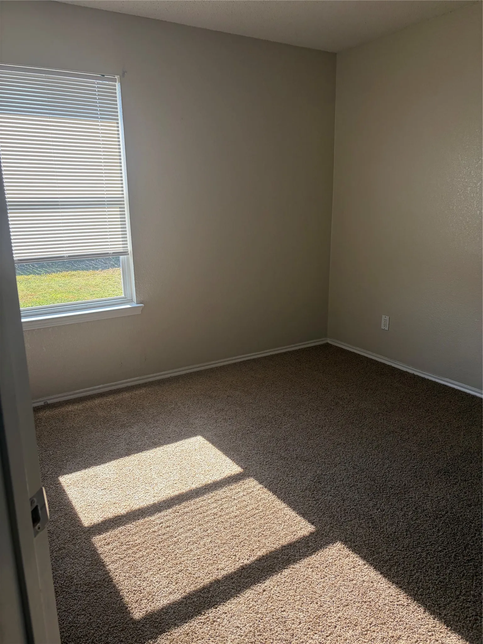 Single Family Residence For Rent in Hunt County , 6506 Ashland Drive, Greenville, Texas 75402, 4 Bedroom, 2 Bathroom, 2 Garage spaces, 1,866 Sqft, built in 2006, mls#21398432, Real Estate Agent in Greenville, Homes For Rent in Hunt county, Homes For Rent in Greenville, Realtor in Greenville Texas, Real Estate Brokerage Independent Realty Texas, Luminita Cordes Realtor