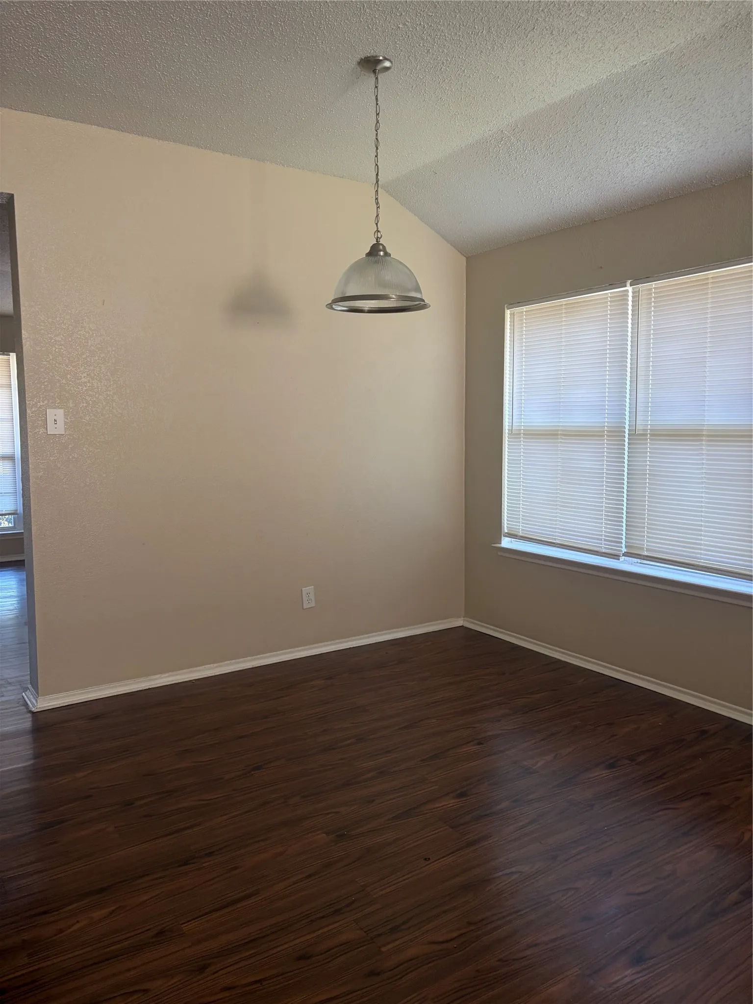 Single Family Residence For Rent in Hunt County , 6506 Ashland Drive, Greenville, Texas 75402, 4 Bedroom, 2 Bathroom, 2 Garage spaces, 1,866 Sqft, built in 2006, mls#21398432, Real Estate Agent in Greenville, Homes For Rent in Hunt county, Homes For Rent in Greenville, Realtor in Greenville Texas, Real Estate Brokerage Independent Realty Texas, Luminita Cordes Realtor