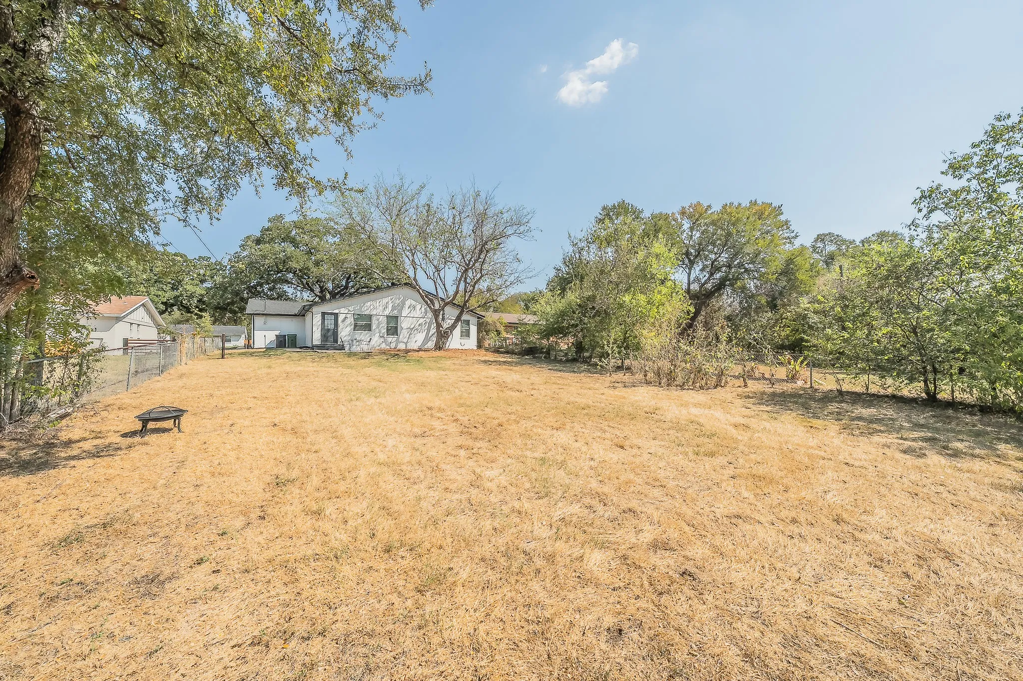 Single Family Residence For Sale in Tarrant County , 7117 Payte Lane, North Richland Hills, Texas 76182, 5 Bedroom, 3 Bathroom, 1 Garage spaces, 1,919 Sqft, built in 1971, mls#21393769, Real Estate Agent in North Richland Hills, Homes For Sale in Tarrant county, Homes For Sale in North Richland Hills, Realtor in North Richland Hills Texas, Real Estate Brokerage Independent Realty Texas, Luminita Cordes Realtor