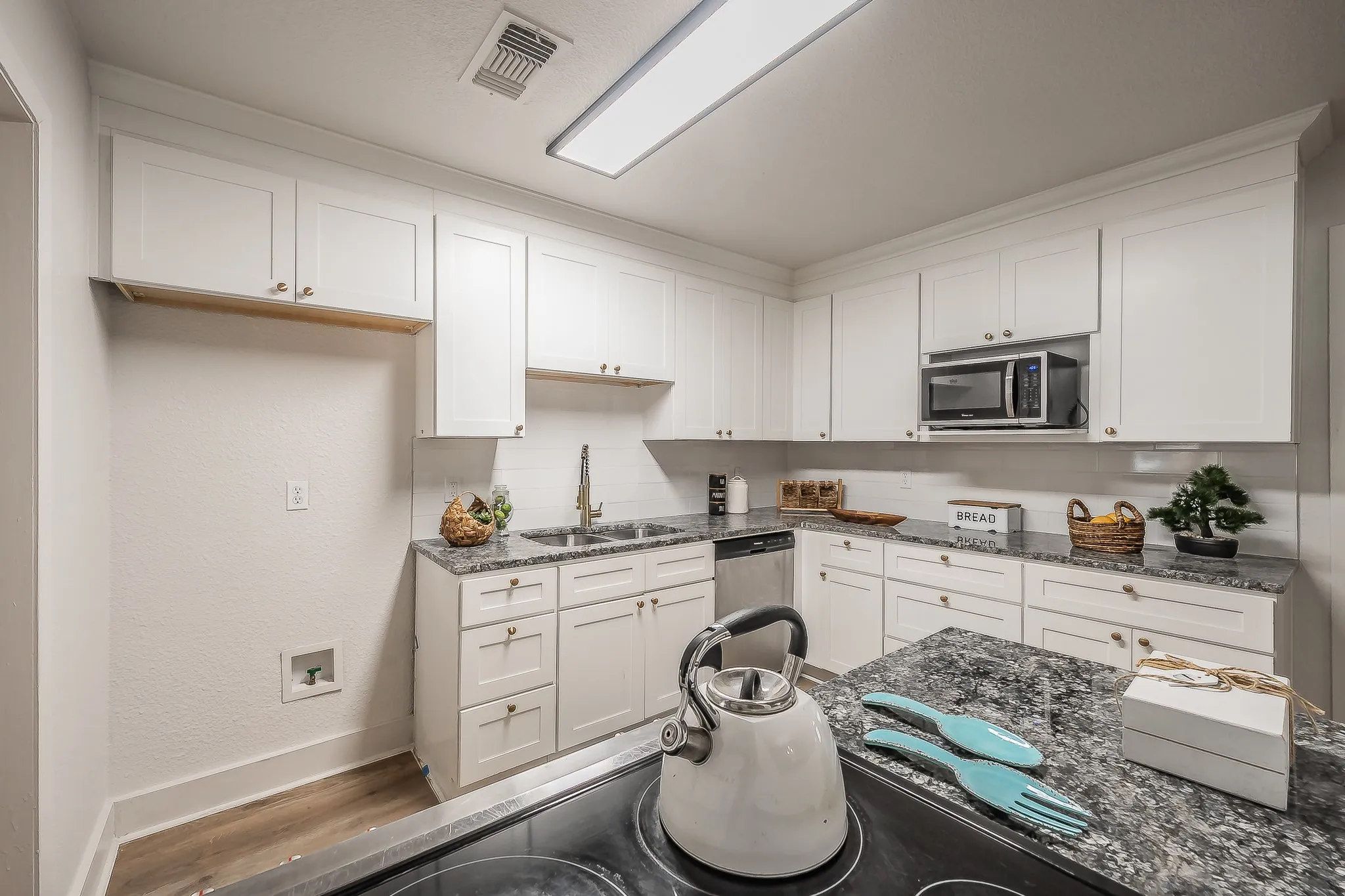 Single Family Residence For Sale in Tarrant County , 7117 Payte Lane, North Richland Hills, Texas 76182, 5 Bedroom, 3 Bathroom, 1 Garage spaces, 1,919 Sqft, built in 1971, mls#21393769, Real Estate Agent in North Richland Hills, Homes For Sale in Tarrant county, Homes For Sale in North Richland Hills, Realtor in North Richland Hills Texas, Real Estate Brokerage Independent Realty Texas, Luminita Cordes Realtor