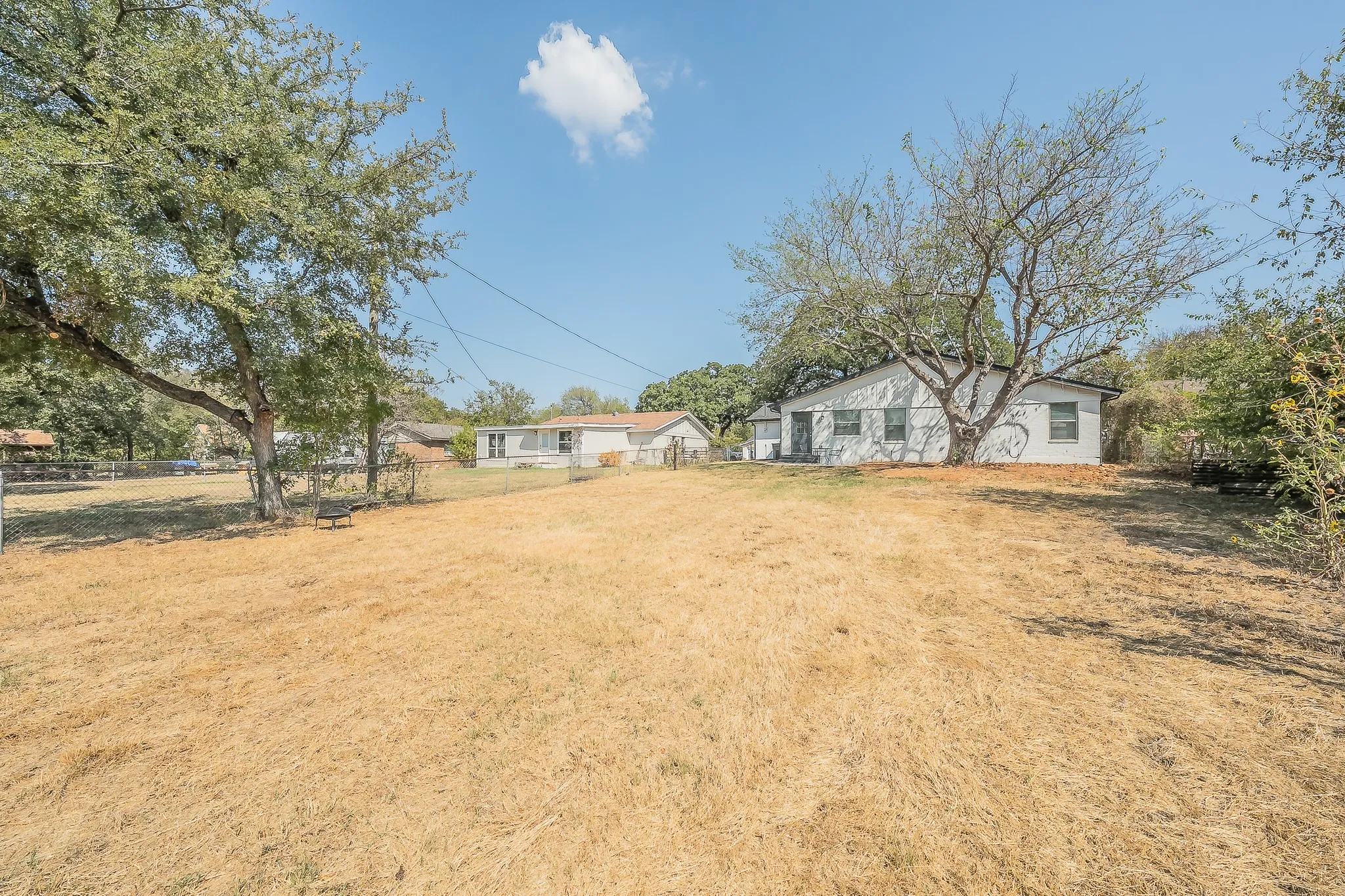 Single Family Residence For Sale in Tarrant County , 7117 Payte Lane, North Richland Hills, Texas 76182, 5 Bedroom, 3 Bathroom, 1 Garage spaces, 1,919 Sqft, built in 1971, mls#21393769, Real Estate Agent in North Richland Hills, Homes For Sale in Tarrant county, Homes For Sale in North Richland Hills, Realtor in North Richland Hills Texas, Real Estate Brokerage Independent Realty Texas, Luminita Cordes Realtor