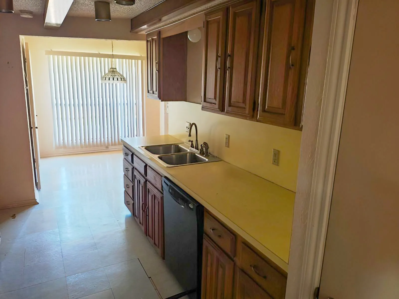 Single Family Residence For Sale in Collin County , 2120 Valley Forge Drive, Plano, Texas 75075, 3 Bedroom, 3 Bathroom, 2 Garage spaces, 2,210 Sqft, built in 1977, mls#21398435, Real Estate Agent in Plano, Homes For Sale in Collin county, Homes For Sale in Plano, Realtor in Plano Texas, Real Estate Brokerage Independent Realty Texas, Luminita Cordes Realtor