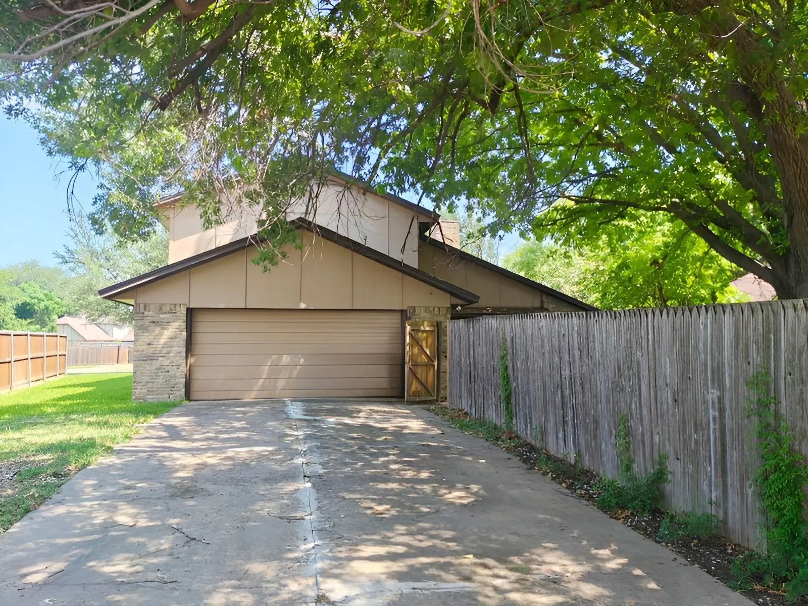 Single Family Residence For Sale in Collin County , 2120 Valley Forge Drive, Plano, Texas 75075, 3 Bedroom, 3 Bathroom, 2 Garage spaces, 2,210 Sqft, built in 1977, mls#21398435, Real Estate Agent in Plano, Homes For Sale in Collin county, Homes For Sale in Plano, Realtor in Plano Texas, Real Estate Brokerage Independent Realty Texas, Luminita Cordes Realtor
