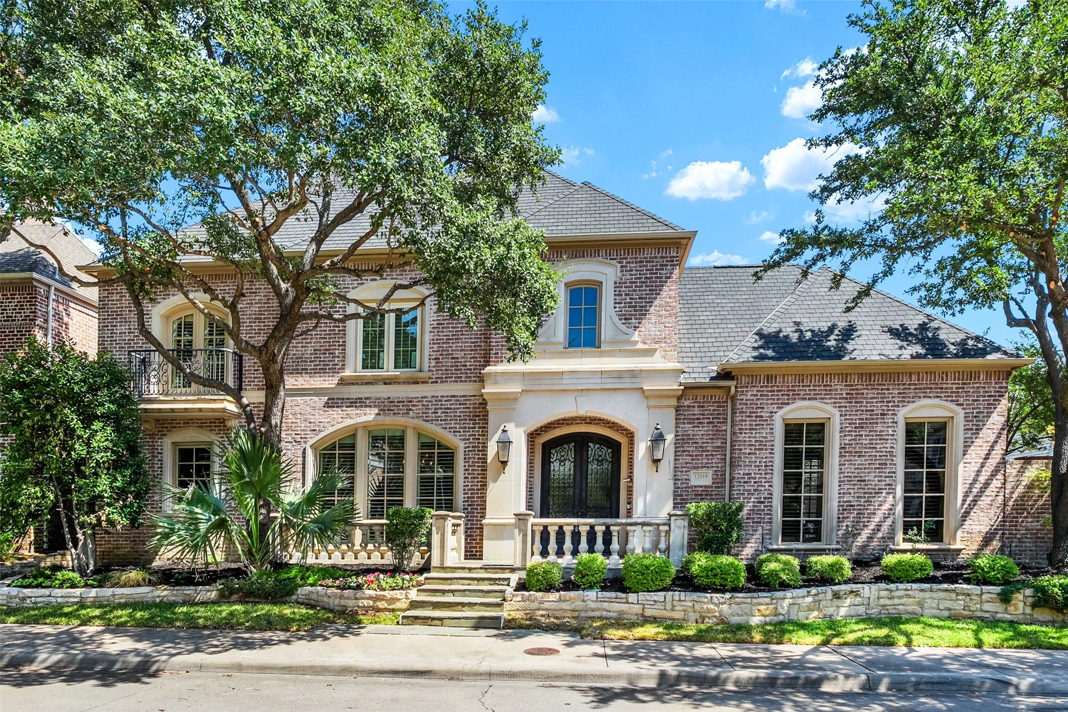 Single Family Residence For Sale in Dallas County , 12010 Edgestone Road, Dallas, Texas 75230, 3 Bedroom, 5 Bathroom, 2 Garage spaces, 4,491 Sqft, built in 2000, mls#21396936, Real Estate Agent in Dallas, Homes For Sale in Dallas county, Homes For Sale in Dallas, Realtor in Dallas Texas, Real Estate Brokerage Independent Realty Texas, Luminita Cordes Realtor