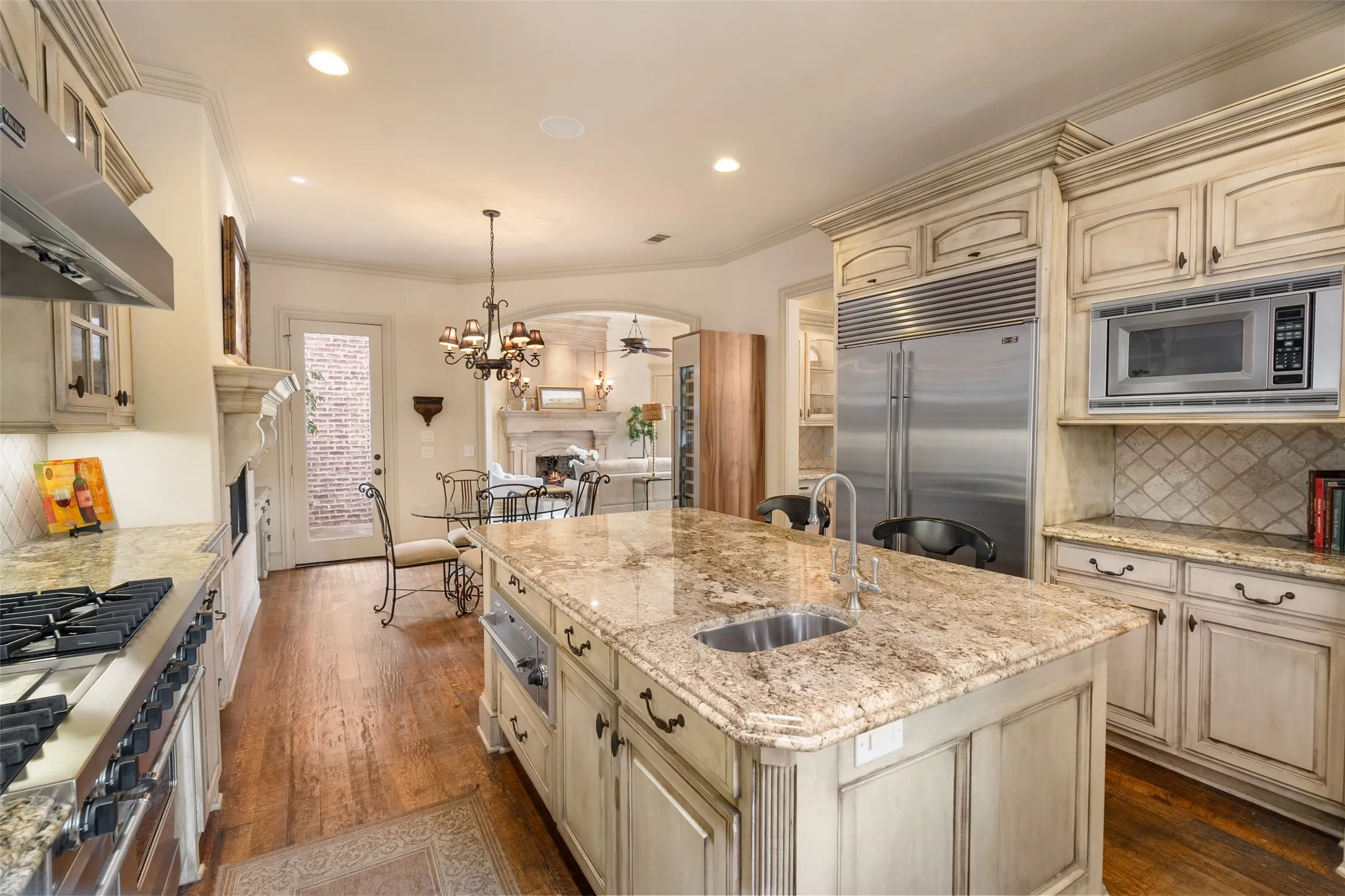 Single Family Residence For Sale in Dallas County , 12010 Edgestone Road, Dallas, Texas 75230, 3 Bedroom, 5 Bathroom, 2 Garage spaces, 4,491 Sqft, built in 2000, mls#21396936, Real Estate Agent in Dallas, Homes For Sale in Dallas county, Homes For Sale in Dallas, Realtor in Dallas Texas, Real Estate Brokerage Independent Realty Texas, Luminita Cordes Realtor
