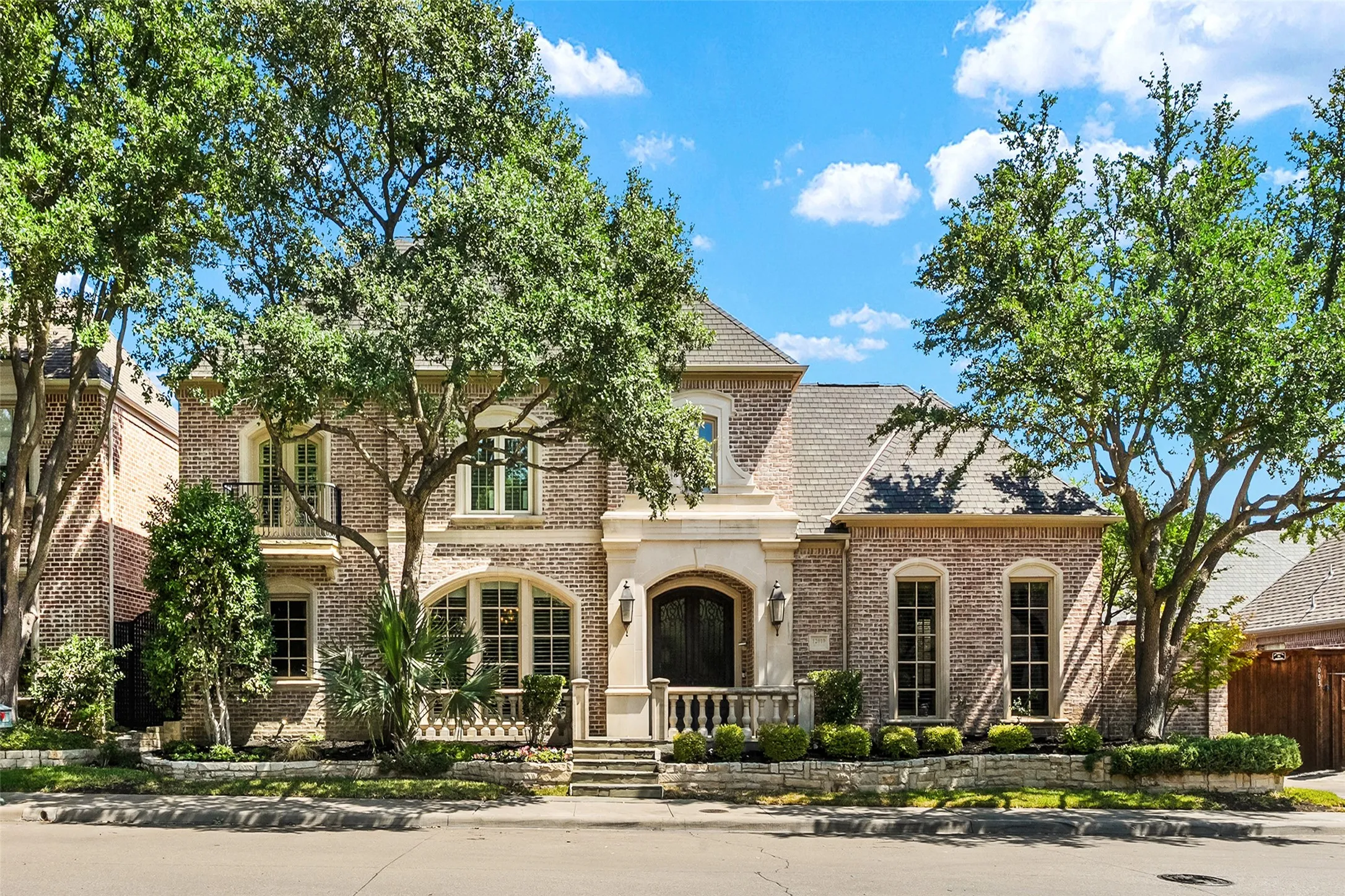 Single Family Residence For Sale in Dallas County , 12010 Edgestone Road, Dallas, Texas 75230, 3 Bedroom, 5 Bathroom, 2 Garage spaces, 4,491 Sqft, built in 2000, mls#21396936, Real Estate Agent in Dallas, Homes For Sale in Dallas county, Homes For Sale in Dallas, Realtor in Dallas Texas, Real Estate Brokerage Independent Realty Texas, Luminita Cordes Realtor