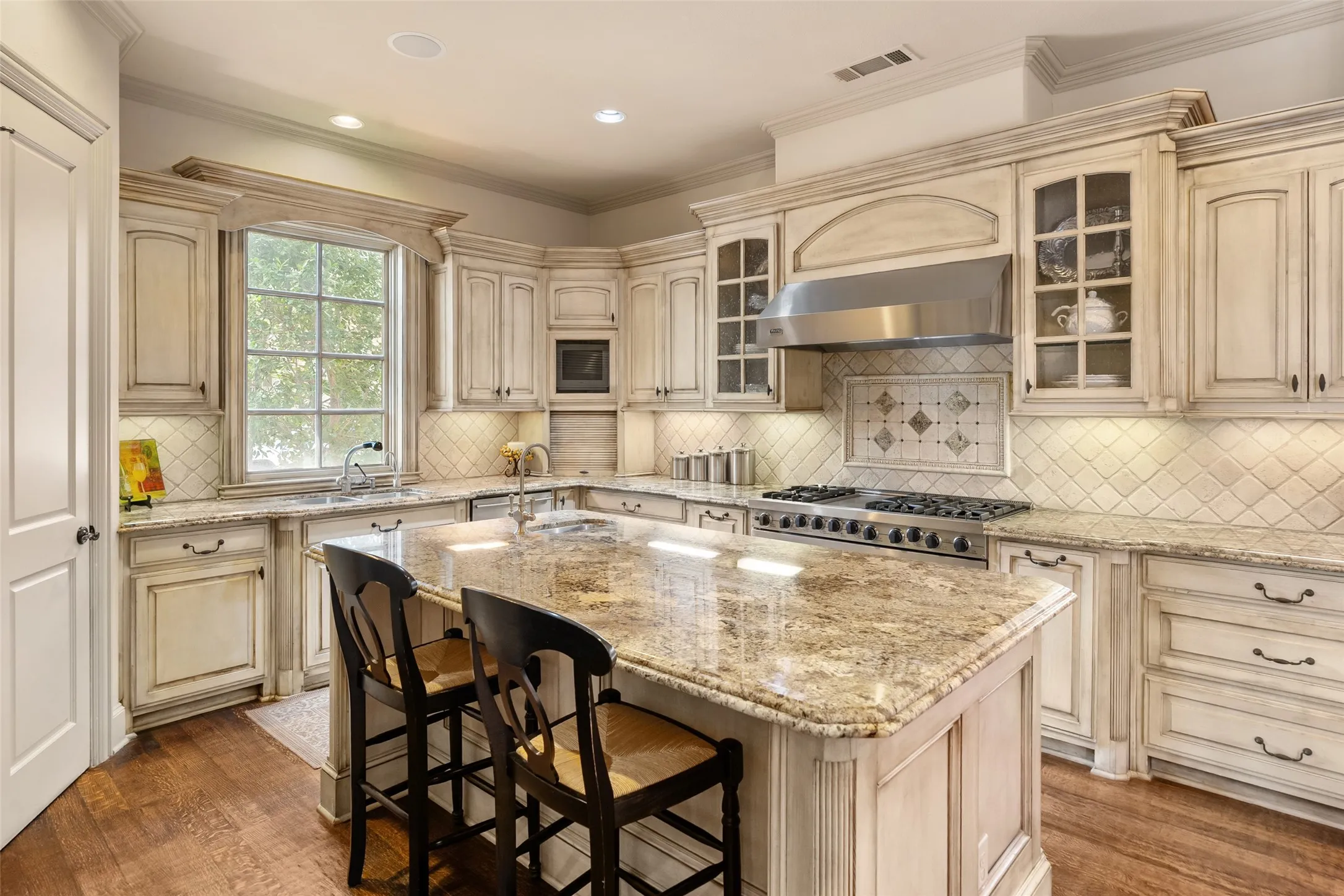 Single Family Residence For Sale in Dallas County , 12010 Edgestone Road, Dallas, Texas 75230, 3 Bedroom, 5 Bathroom, 2 Garage spaces, 4,491 Sqft, built in 2000, mls#21396936, Real Estate Agent in Dallas, Homes For Sale in Dallas county, Homes For Sale in Dallas, Realtor in Dallas Texas, Real Estate Brokerage Independent Realty Texas, Luminita Cordes Realtor