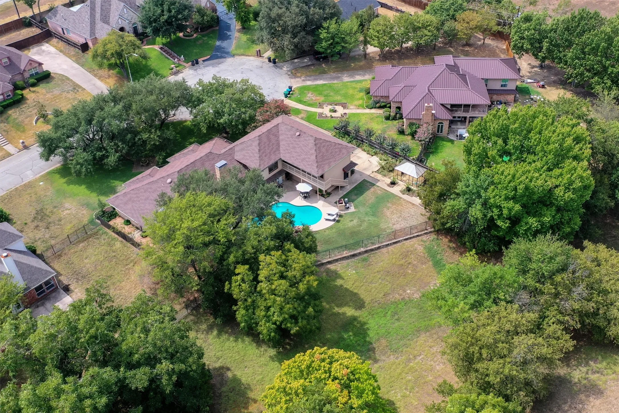 Single Family Residence For Sale in Tarrant County , 7605 Willowood Court, Fort Worth, Texas 76112, 4 Bedroom, 5 Bathroom, 3 Garage spaces, 4,181 Sqft, built in 1982, mls#21397335, Real Estate Agent in Fort Worth, Homes For Sale in Tarrant county, Homes For Sale in Fort Worth, Realtor in Fort Worth Texas, Real Estate Brokerage Independent Realty Texas, Luminita Cordes Realtor