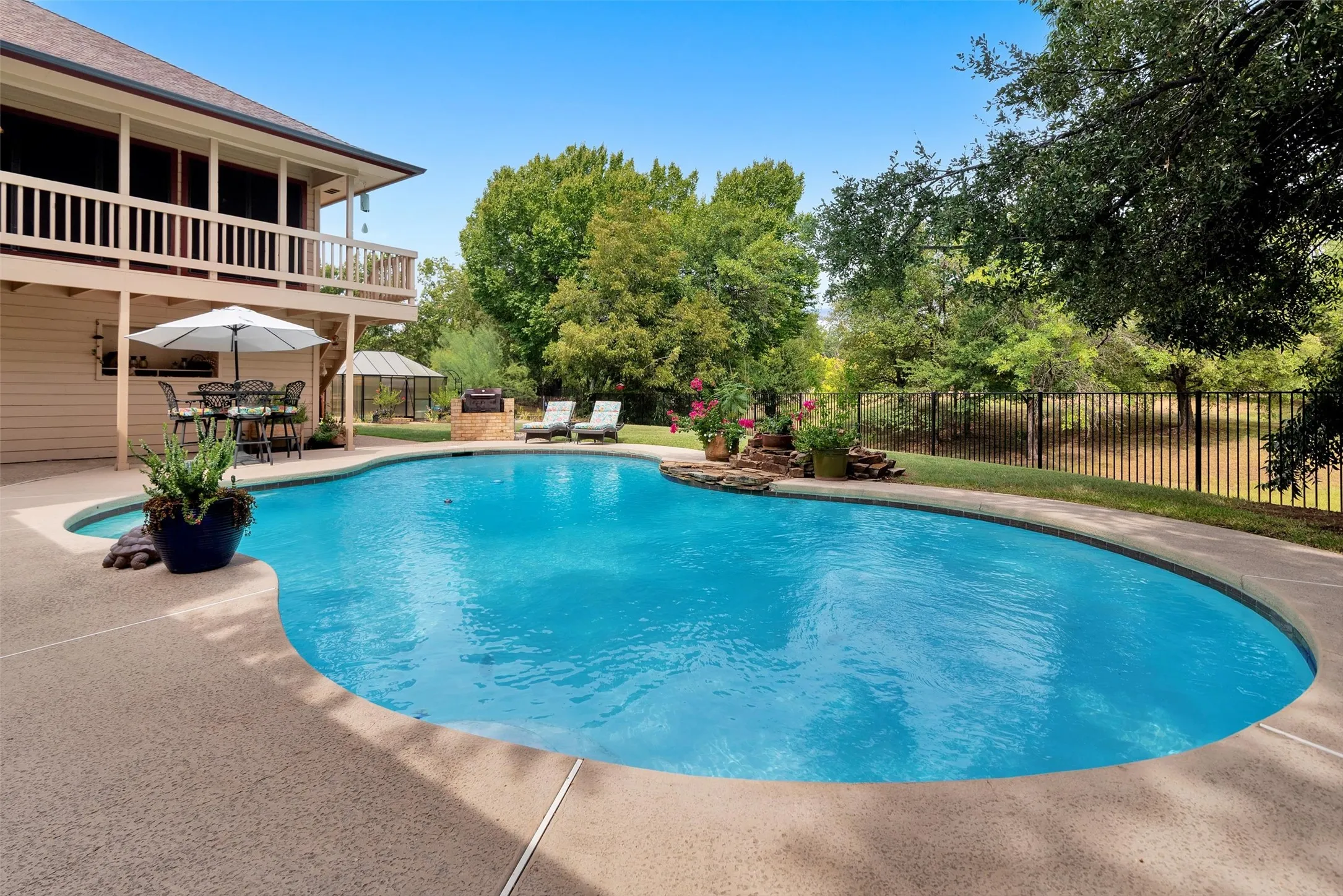 Single Family Residence For Sale in Tarrant County , 7605 Willowood Court, Fort Worth, Texas 76112, 4 Bedroom, 5 Bathroom, 3 Garage spaces, 4,181 Sqft, built in 1982, mls#21397335, Real Estate Agent in Fort Worth, Homes For Sale in Tarrant county, Homes For Sale in Fort Worth, Realtor in Fort Worth Texas, Real Estate Brokerage Independent Realty Texas, Luminita Cordes Realtor