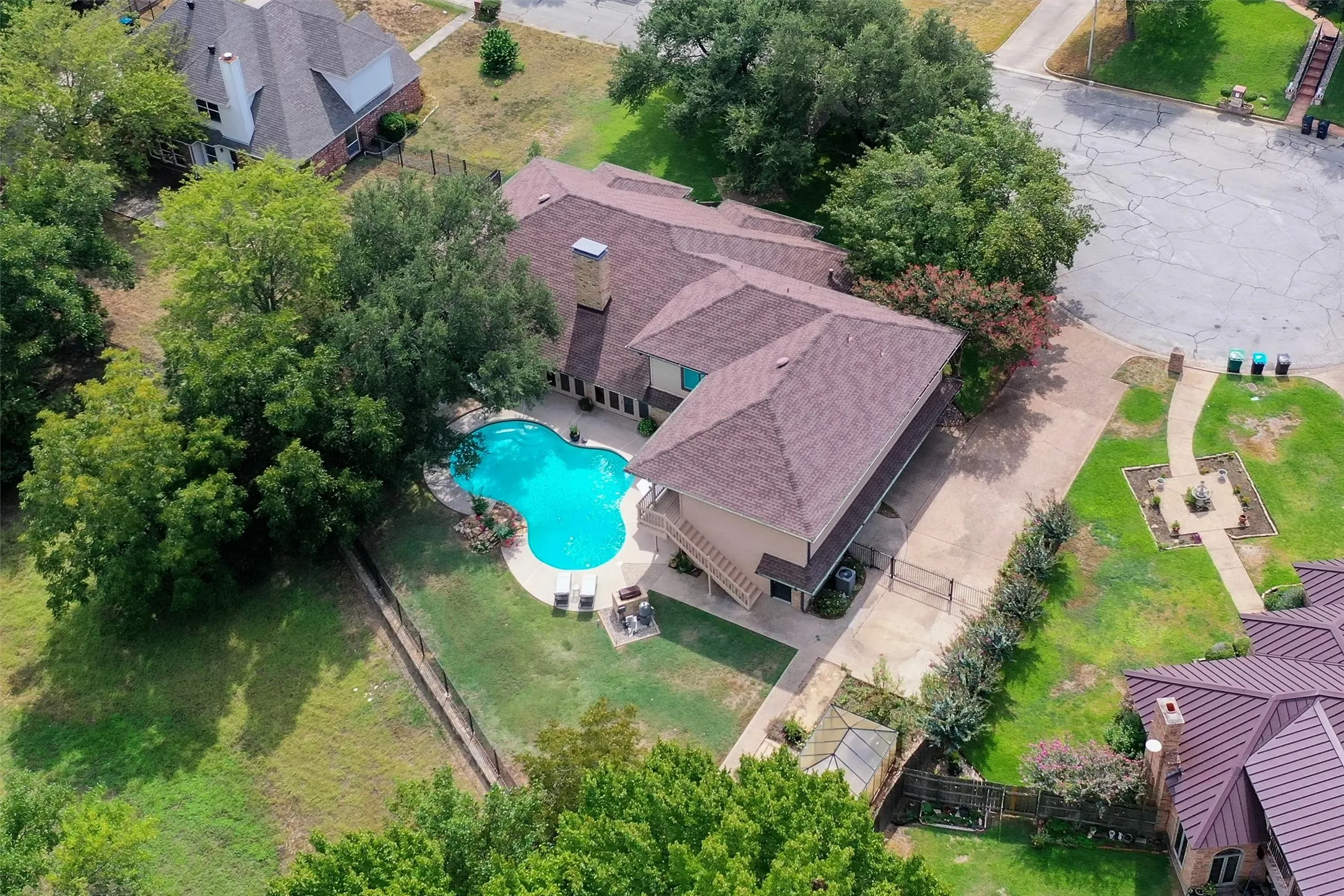 Single Family Residence For Sale in Tarrant County , 7605 Willowood Court, Fort Worth, Texas 76112, 4 Bedroom, 5 Bathroom, 3 Garage spaces, 4,181 Sqft, built in 1982, mls#21397335, Real Estate Agent in Fort Worth, Homes For Sale in Tarrant county, Homes For Sale in Fort Worth, Realtor in Fort Worth Texas, Real Estate Brokerage Independent Realty Texas, Luminita Cordes Realtor