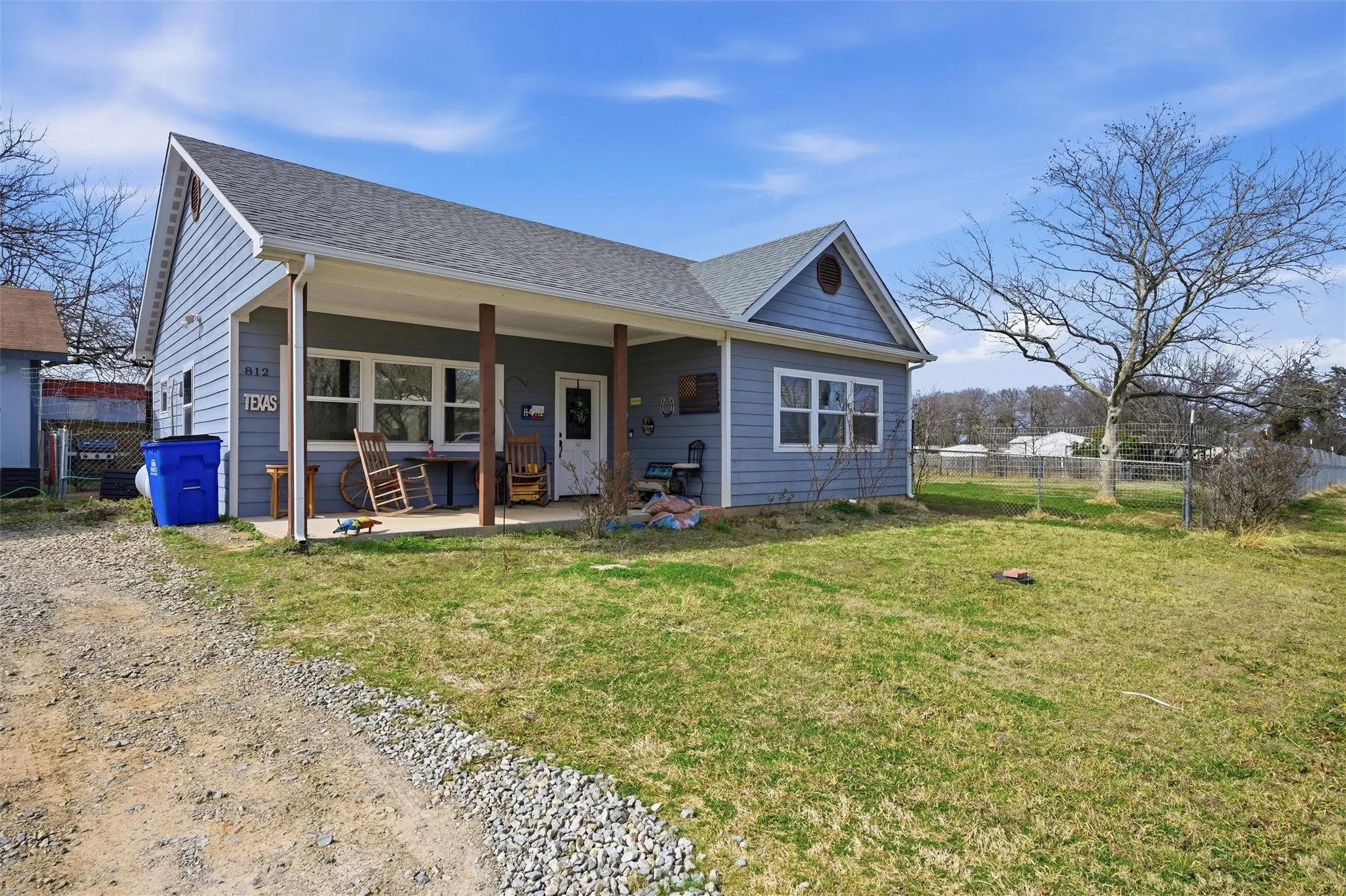 Single Family Residence For Sale in Grayson County , 812 Quail Creek Circle, Pottsboro, Texas 75076, 2 Bedroom, 2 Bathroom, 2 Garage spaces, 1,075 Sqft, built in 2019, mls#21398448, Real Estate Agent in Pottsboro, Homes For Sale in Grayson county, Homes For Sale in Pottsboro, Realtor in Pottsboro Texas, Real Estate Brokerage Independent Realty Texas, Luminita Cordes Realtor