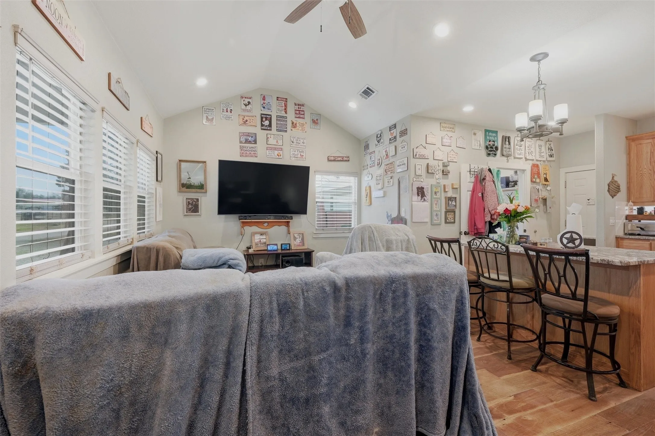 Single Family Residence For Sale in Grayson County , 812 Quail Creek Circle, Pottsboro, Texas 75076, 2 Bedroom, 2 Bathroom, 2 Garage spaces, 1,075 Sqft, built in 2019, mls#21398448, Real Estate Agent in Pottsboro, Homes For Sale in Grayson county, Homes For Sale in Pottsboro, Realtor in Pottsboro Texas, Real Estate Brokerage Independent Realty Texas, Luminita Cordes Realtor