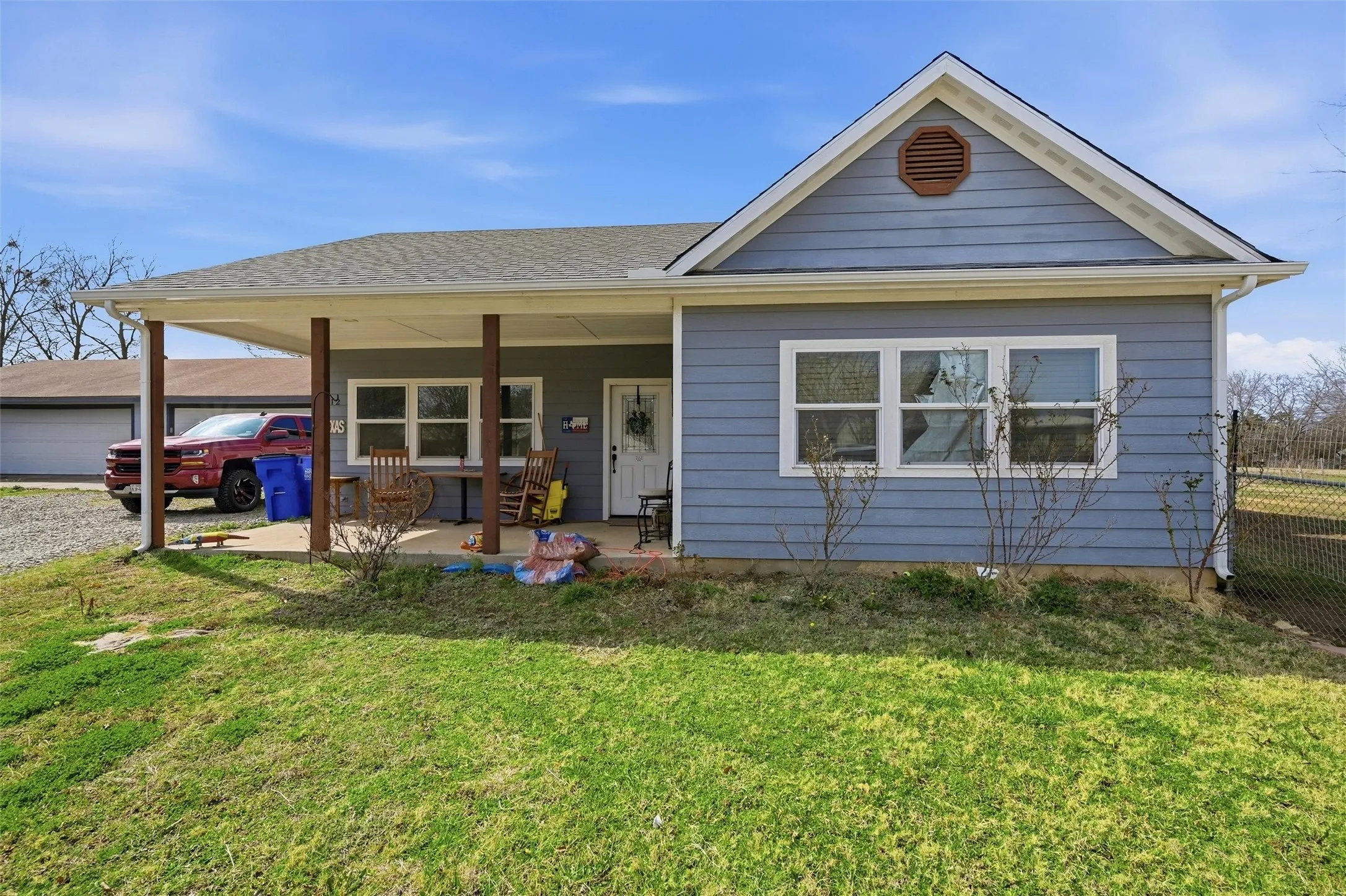 Single Family Residence For Sale in Grayson County , 812 Quail Creek Circle, Pottsboro, Texas 75076, 2 Bedroom, 2 Bathroom, 2 Garage spaces, 1,075 Sqft, built in 2019, mls#21398448, Real Estate Agent in Pottsboro, Homes For Sale in Grayson county, Homes For Sale in Pottsboro, Realtor in Pottsboro Texas, Real Estate Brokerage Independent Realty Texas, Luminita Cordes Realtor