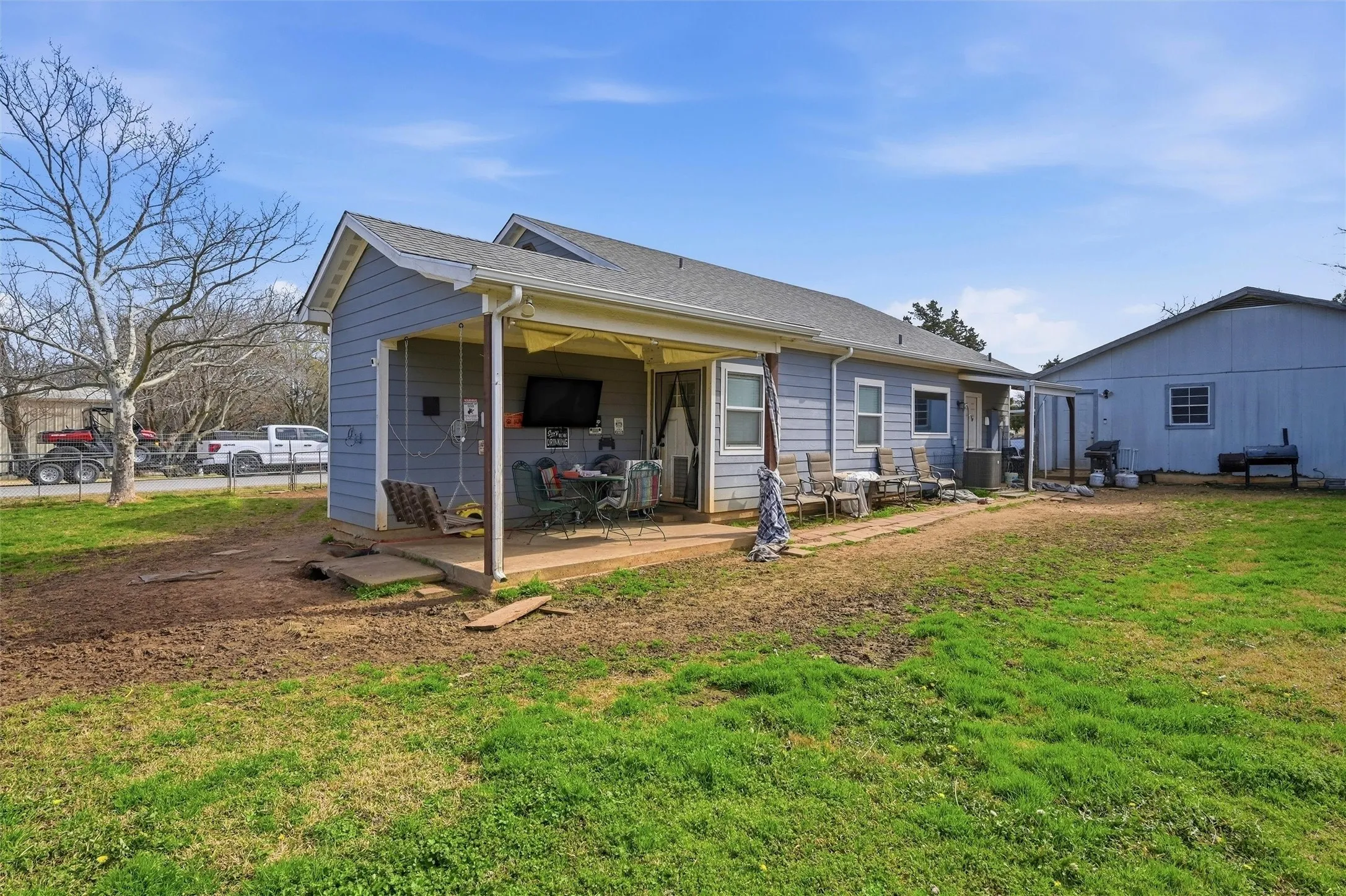 Single Family Residence For Sale in Grayson County , 812 Quail Creek Circle, Pottsboro, Texas 75076, 2 Bedroom, 2 Bathroom, 2 Garage spaces, 1,075 Sqft, built in 2019, mls#21398448, Real Estate Agent in Pottsboro, Homes For Sale in Grayson county, Homes For Sale in Pottsboro, Realtor in Pottsboro Texas, Real Estate Brokerage Independent Realty Texas, Luminita Cordes Realtor