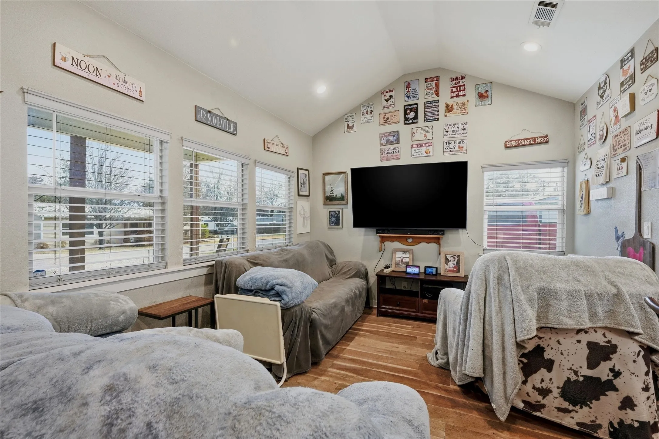 Single Family Residence For Sale in Grayson County , 812 Quail Creek Circle, Pottsboro, Texas 75076, 2 Bedroom, 2 Bathroom, 2 Garage spaces, 1,075 Sqft, built in 2019, mls#21398448, Real Estate Agent in Pottsboro, Homes For Sale in Grayson county, Homes For Sale in Pottsboro, Realtor in Pottsboro Texas, Real Estate Brokerage Independent Realty Texas, Luminita Cordes Realtor
