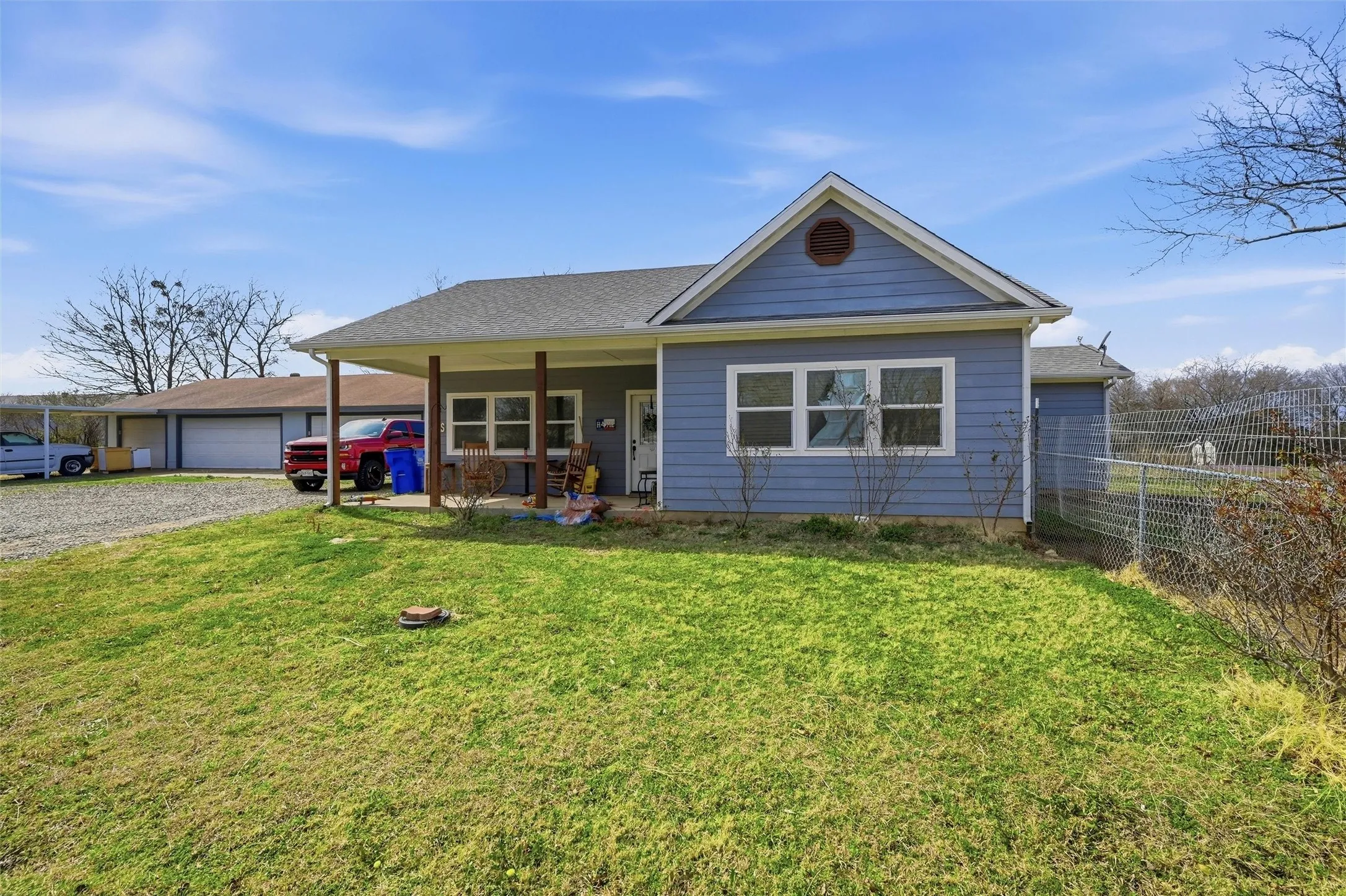 Single Family Residence For Sale in Grayson County , 812 Quail Creek Circle, Pottsboro, Texas 75076, 2 Bedroom, 2 Bathroom, 2 Garage spaces, 1,075 Sqft, built in 2019, mls#21398448, Real Estate Agent in Pottsboro, Homes For Sale in Grayson county, Homes For Sale in Pottsboro, Realtor in Pottsboro Texas, Real Estate Brokerage Independent Realty Texas, Luminita Cordes Realtor