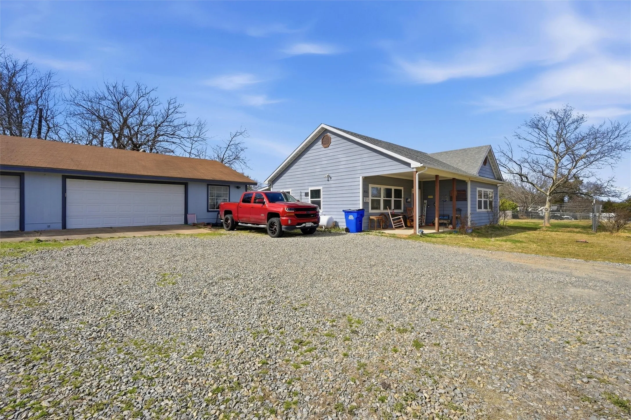 Single Family Residence For Sale in Grayson County , 812 Quail Creek Circle, Pottsboro, Texas 75076, 2 Bedroom, 2 Bathroom, 2 Garage spaces, 1,075 Sqft, built in 2019, mls#21398448, Real Estate Agent in Pottsboro, Homes For Sale in Grayson county, Homes For Sale in Pottsboro, Realtor in Pottsboro Texas, Real Estate Brokerage Independent Realty Texas, Luminita Cordes Realtor
