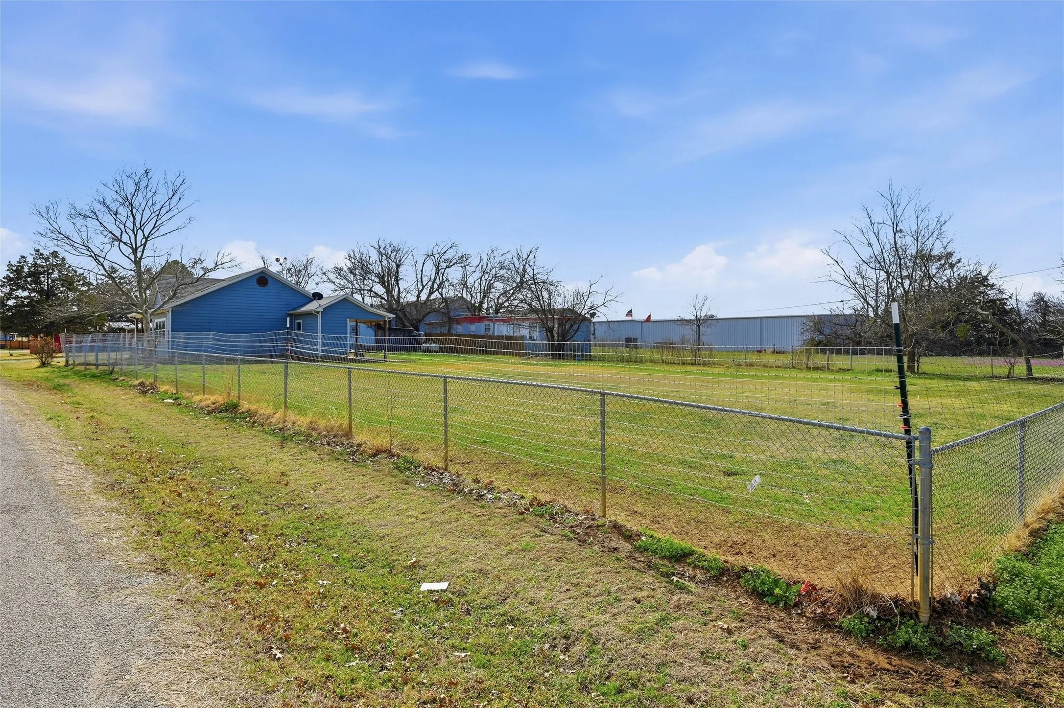 Single Family Residence For Sale in Grayson County , 812 Quail Creek Circle, Pottsboro, Texas 75076, 2 Bedroom, 2 Bathroom, 2 Garage spaces, 1,075 Sqft, built in 2019, mls#21398448, Real Estate Agent in Pottsboro, Homes For Sale in Grayson county, Homes For Sale in Pottsboro, Realtor in Pottsboro Texas, Real Estate Brokerage Independent Realty Texas, Luminita Cordes Realtor