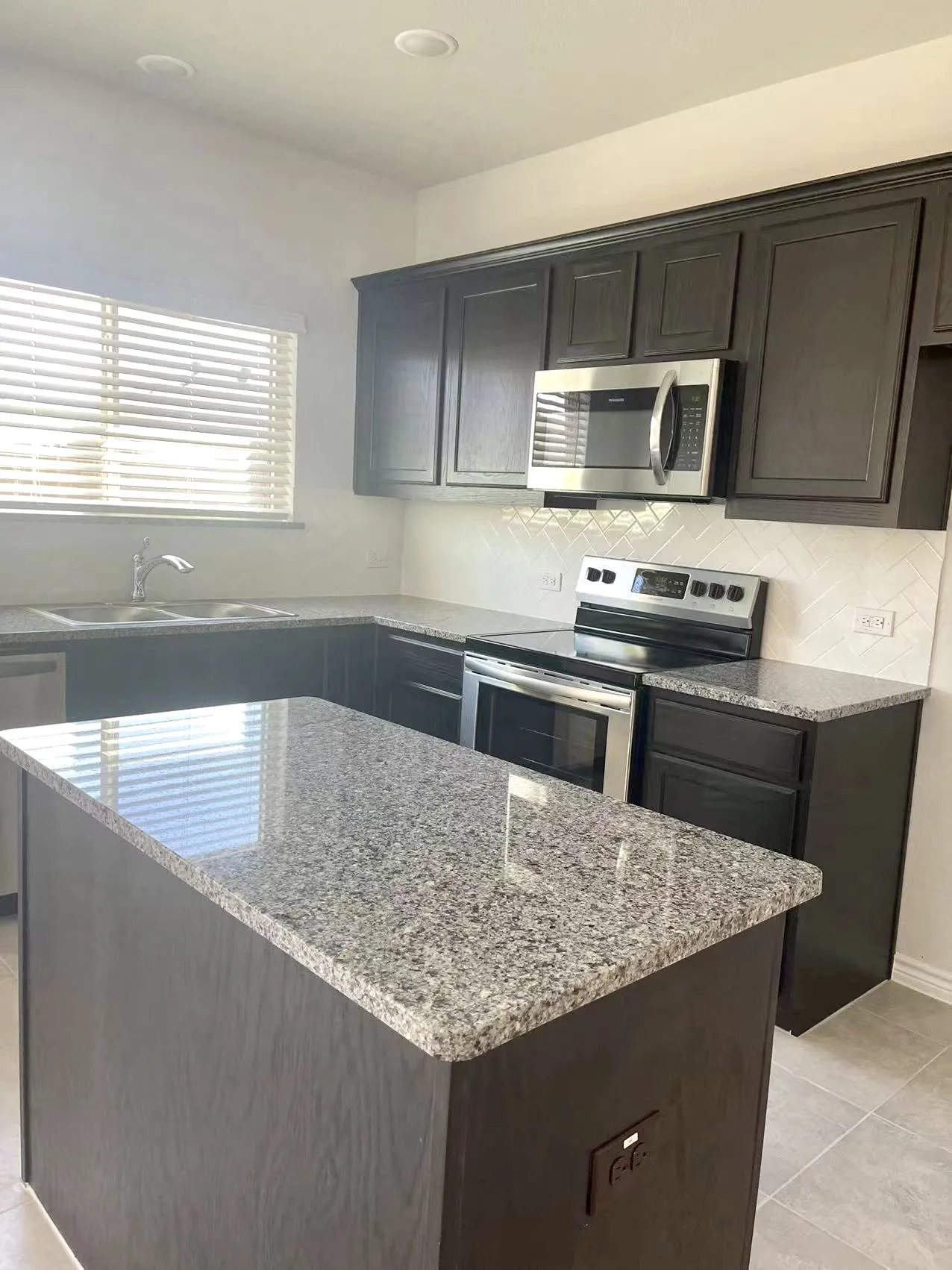Single Family Residence For Rent in Tarrant County , 10517 Alpine Meadow Lane, Fort Worth, Texas 76140, 3 Bedroom, 2 Bathroom, 2 Garage spaces, 1,557 Sqft, built in 2022, mls#21398451, Real Estate Agent in Fort Worth, Homes For Rent in Tarrant county, Homes For Rent in Fort Worth, Realtor in Fort Worth Texas, Real Estate Brokerage Independent Realty Texas, Luminita Cordes Realtor