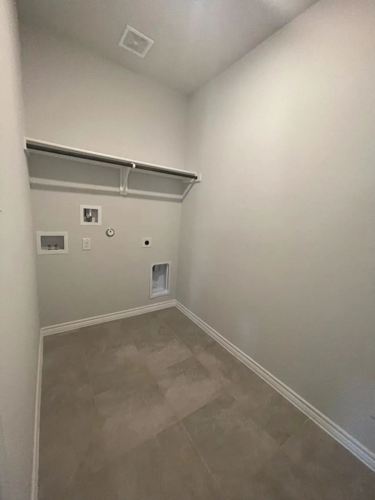 Single Family Residence For Rent in Tarrant County , 10517 Alpine Meadow Lane, Fort Worth, Texas 76140, 3 Bedroom, 2 Bathroom, 2 Garage spaces, 1,557 Sqft, built in 2022, mls#21398451, Real Estate Agent in Fort Worth, Homes For Rent in Tarrant county, Homes For Rent in Fort Worth, Realtor in Fort Worth Texas, Real Estate Brokerage Independent Realty Texas, Luminita Cordes Realtor