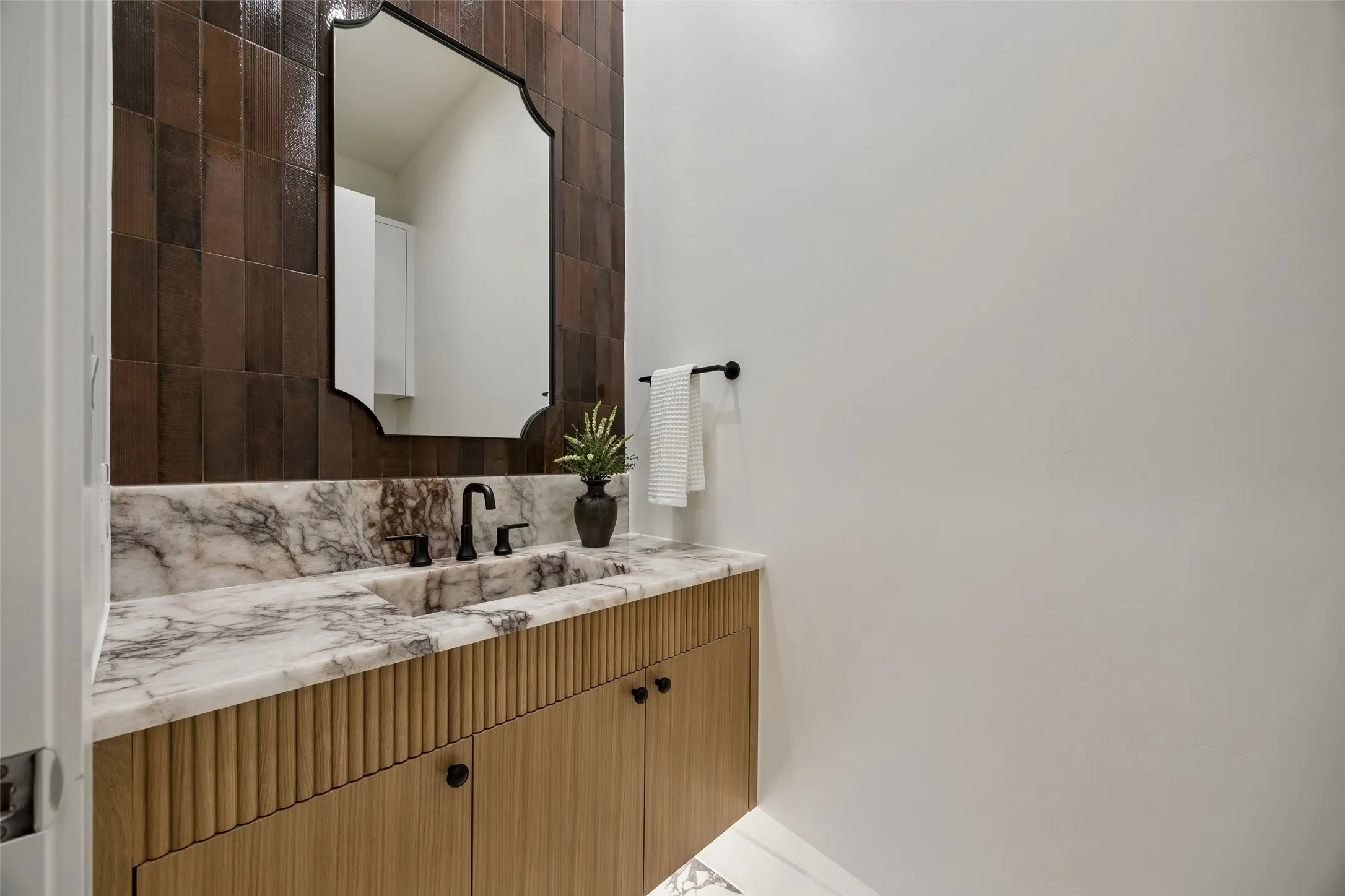 Single Family Residence For Sale in Dallas County , 6140 Sudbury Drive, Dallas, Texas 75214, 5 Bedroom, 6 Bathroom, 2 Garage spaces, 4,593 Sqft, built in 2026, mls#21393411, Real Estate Agent in Dallas, Homes For Sale in Dallas county, Homes For Sale in Dallas, Realtor in Dallas Texas, Real Estate Brokerage Independent Realty Texas, Luminita Cordes Realtor