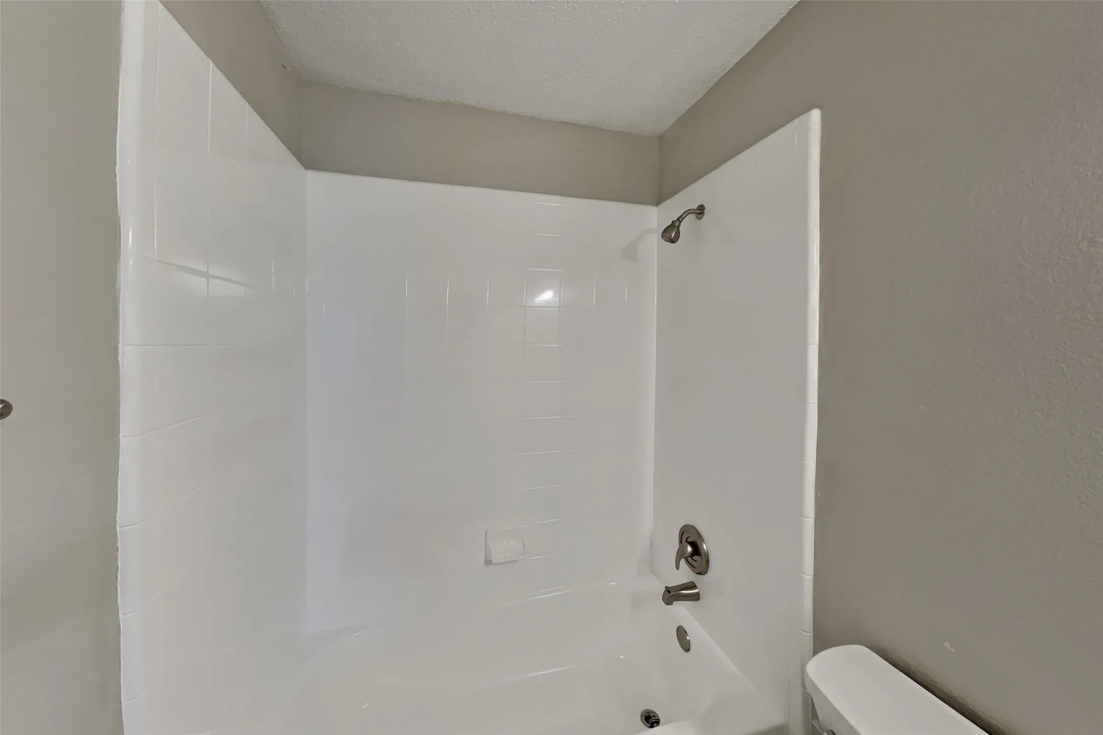 Single Family Residence For Rent in Collin County , 4408 Lansbury Lane, Plano, Texas 75093, 4 Bedroom, 3 Bathroom, 2 Garage spaces, 2,604 Sqft, built in 1998, mls#21398452, Real Estate Agent in Plano, Homes For Rent in Collin county, Homes For Rent in Plano, Realtor in Plano Texas, Real Estate Brokerage Independent Realty Texas, Luminita Cordes Realtor