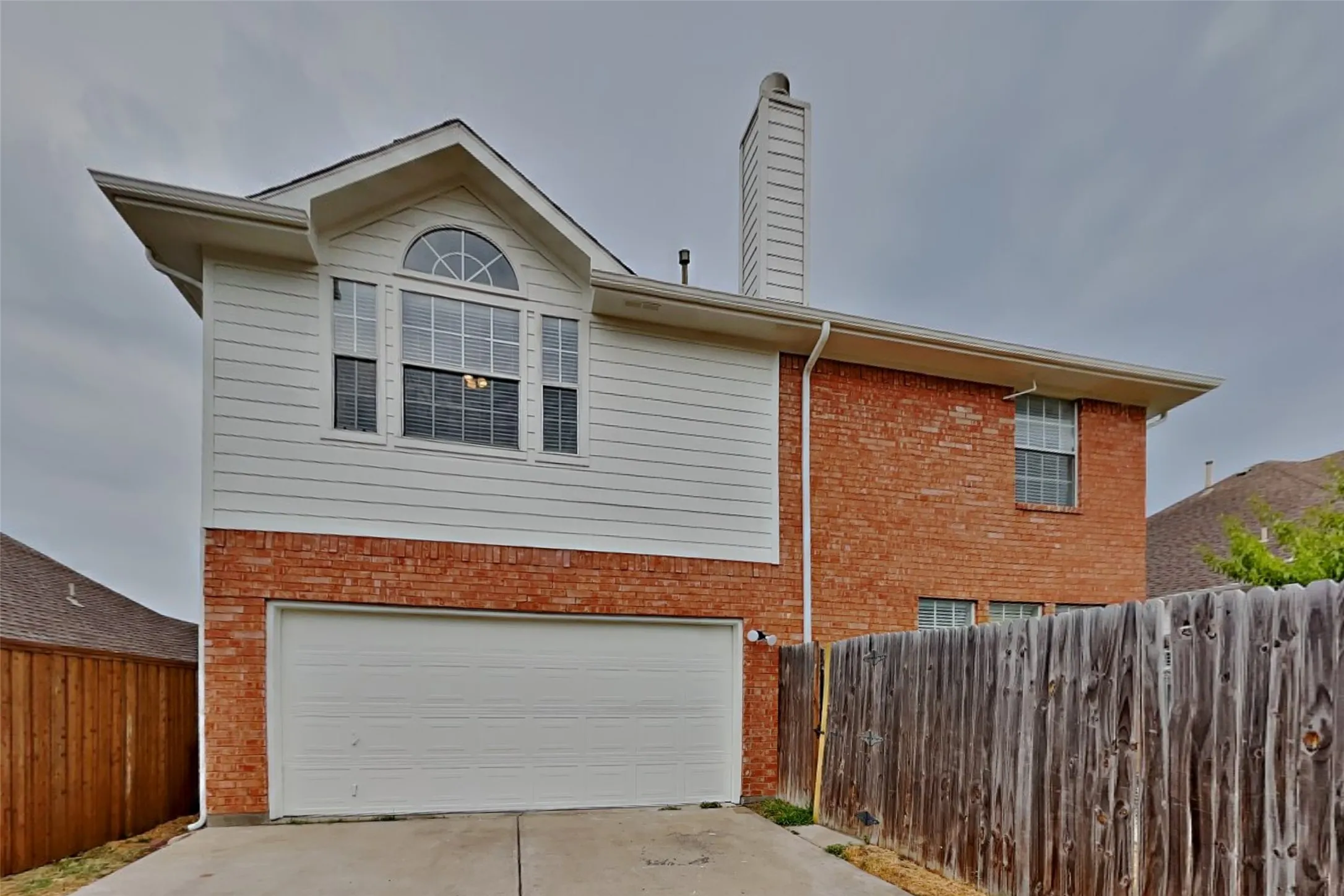 Single Family Residence For Rent in Collin County , 4408 Lansbury Lane, Plano, Texas 75093, 4 Bedroom, 3 Bathroom, 2 Garage spaces, 2,604 Sqft, built in 1998, mls#21398452, Real Estate Agent in Plano, Homes For Rent in Collin county, Homes For Rent in Plano, Realtor in Plano Texas, Real Estate Brokerage Independent Realty Texas, Luminita Cordes Realtor