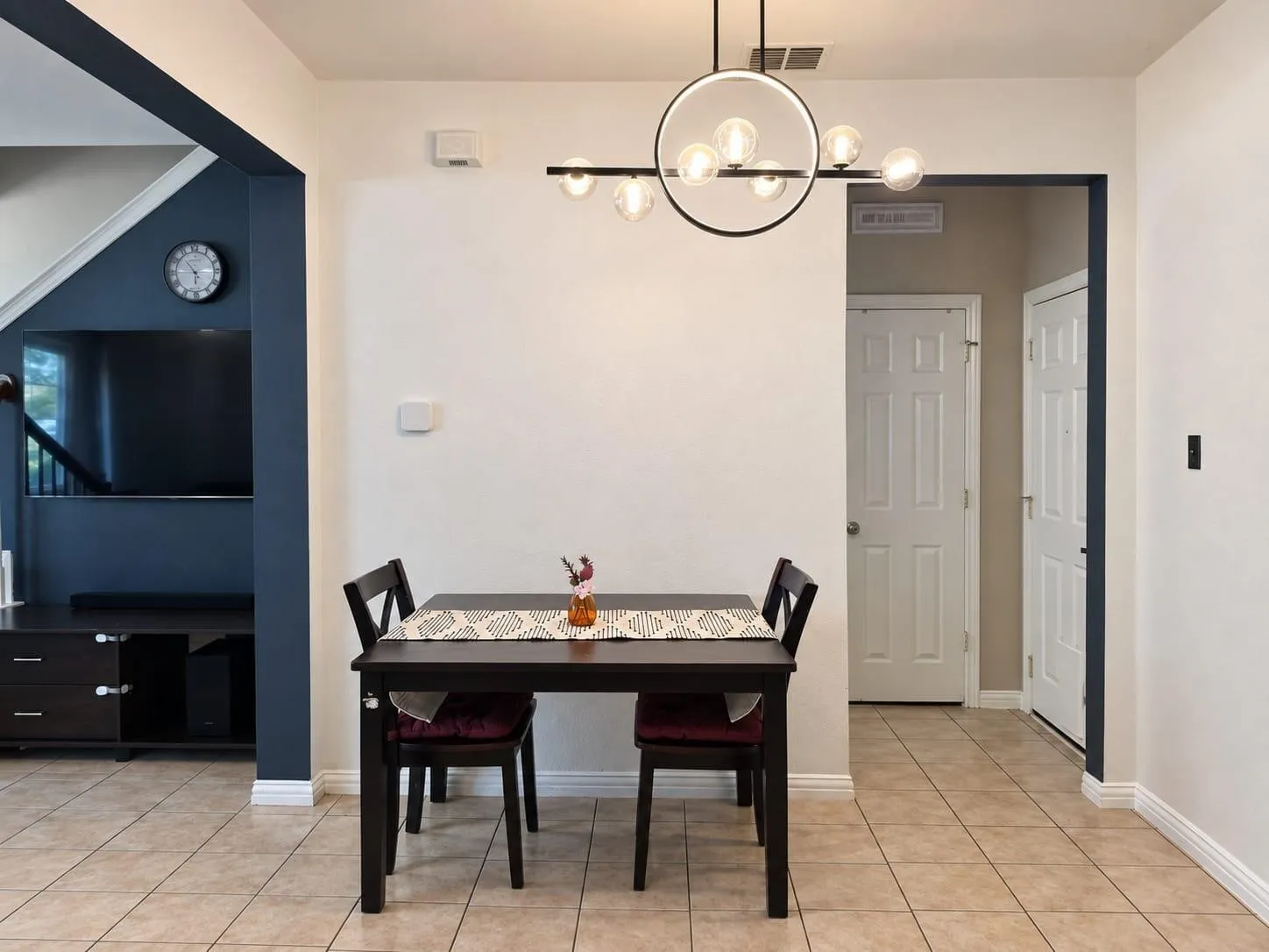 Townhouse For Sale in Tarrant County , 2910 Durango Place, Bedford, Texas 76021, 2 Bedroom, 3 Bathroom, 2 Garage spaces, 1,488 Sqft, built in 2006, mls#21398458, Real Estate Agent in Bedford, Homes For Sale in Tarrant county, Homes For Sale in Bedford, Realtor in Bedford Texas, Real Estate Brokerage Independent Realty Texas, Luminita Cordes Realtor