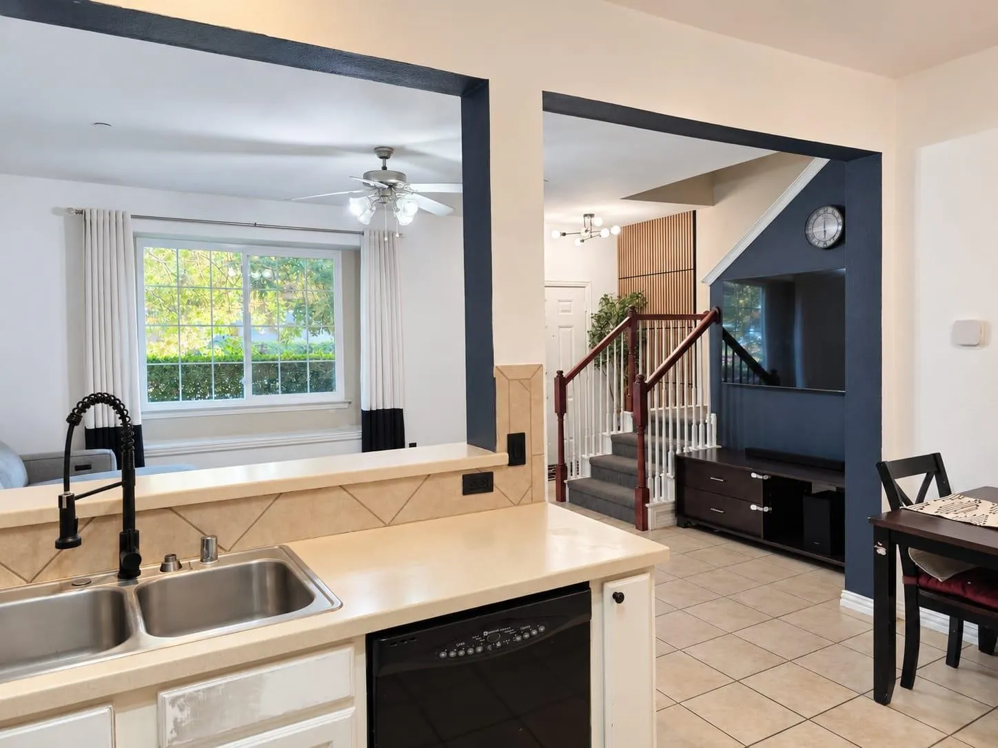 Townhouse For Sale in Tarrant County , 2910 Durango Place, Bedford, Texas 76021, 2 Bedroom, 3 Bathroom, 2 Garage spaces, 1,488 Sqft, built in 2006, mls#21398458, Real Estate Agent in Bedford, Homes For Sale in Tarrant county, Homes For Sale in Bedford, Realtor in Bedford Texas, Real Estate Brokerage Independent Realty Texas, Luminita Cordes Realtor