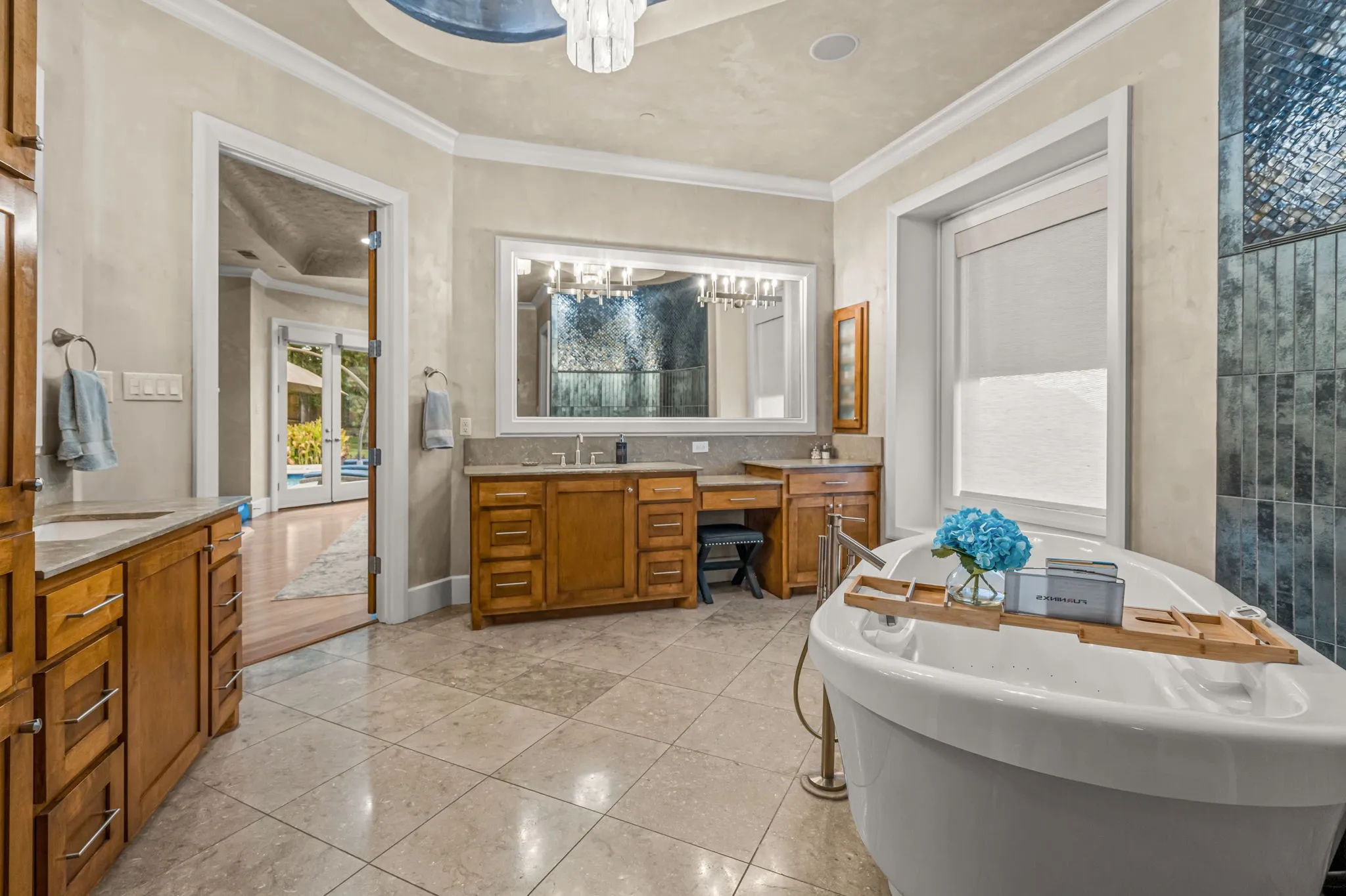 Single Family Residence For Sale in Tarrant County , 512 Rancho Laredo Trail, Southlake, Texas 76092, 5 Bedroom, 8 Bathroom, 4 Garage spaces, 7,439 Sqft, built in 2007, mls#21381728, Real Estate Agent in Southlake, Homes For Sale in Tarrant county, Homes For Sale in Southlake, Realtor in Southlake Texas, Real Estate Brokerage Independent Realty Texas, Luminita Cordes Realtor