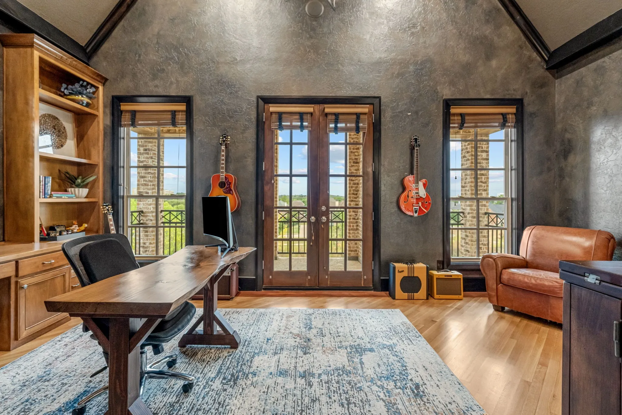 Single Family Residence For Sale in Tarrant County , 512 Rancho Laredo Trail, Southlake, Texas 76092, 5 Bedroom, 8 Bathroom, 4 Garage spaces, 7,439 Sqft, built in 2007, mls#21381728, Real Estate Agent in Southlake, Homes For Sale in Tarrant county, Homes For Sale in Southlake, Realtor in Southlake Texas, Real Estate Brokerage Independent Realty Texas, Luminita Cordes Realtor