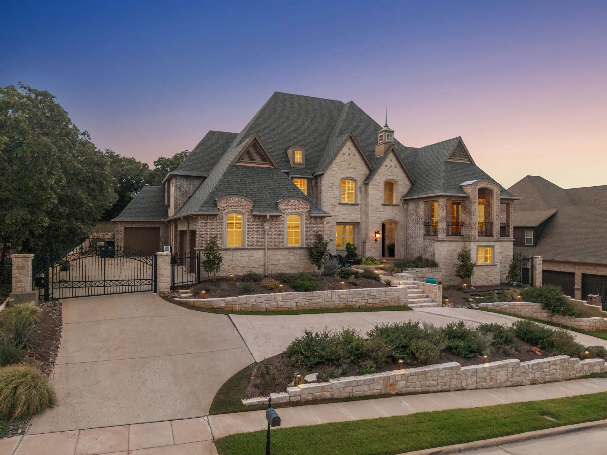 Single Family Residence For Sale in Tarrant County , 512 Rancho Laredo Trail, Southlake, Texas 76092, 5 Bedroom, 8 Bathroom, 4 Garage spaces, 7,439 Sqft, built in 2007, mls#21381728, Real Estate Agent in Southlake, Homes For Sale in Tarrant county, Homes For Sale in Southlake, Realtor in Southlake Texas, Real Estate Brokerage Independent Realty Texas, Luminita Cordes Realtor